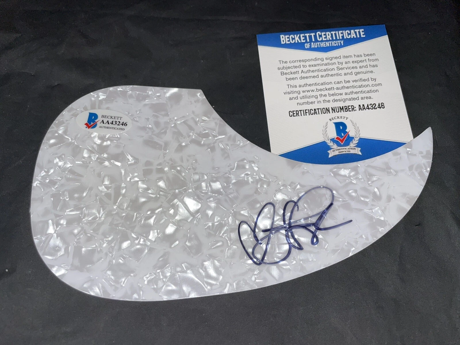 Lisa Loeb Signed Acoustic Pickguard Music Legend Beckett #2