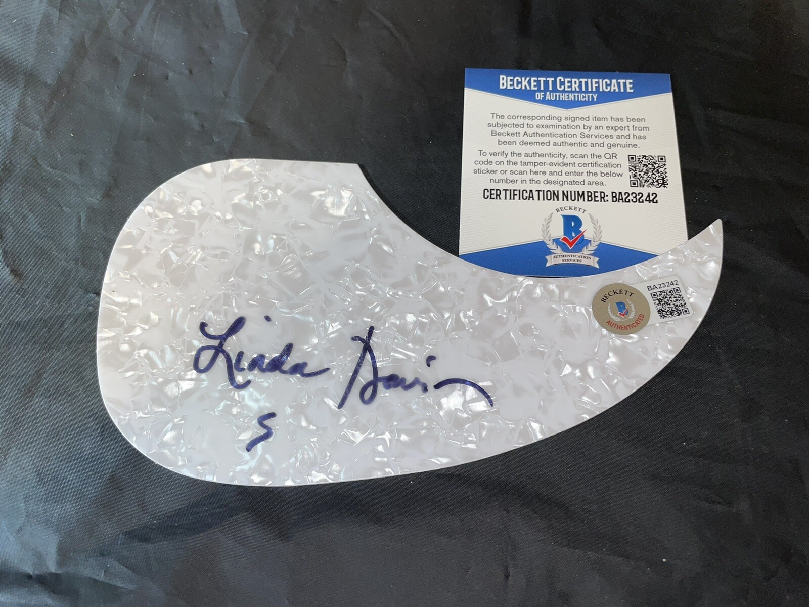 Linda Davis Signed Acoustic Pickguard Music Legend Beckett