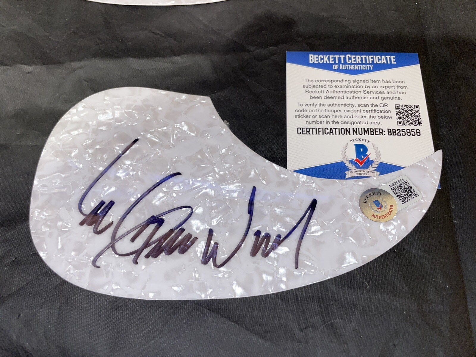Lee Greenwood Signed Acoustic Pickguard Legendary Superstar Beckett