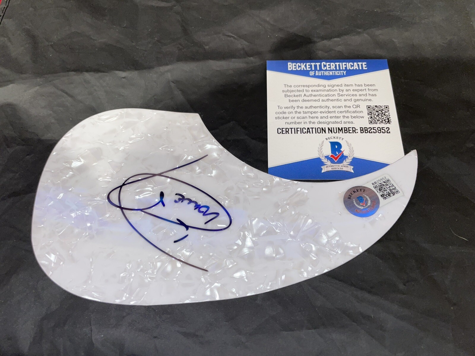 Dionne Warwick Signed Acoustic Pickguard Legendary Superstar Beckett