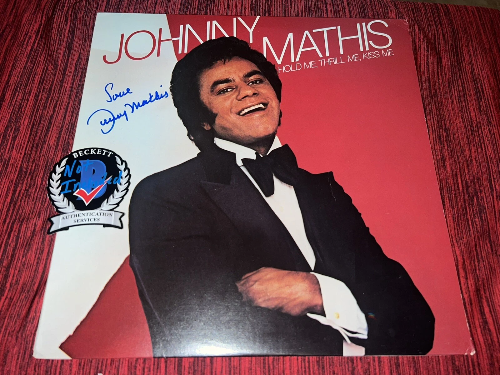 Johnny Mathis Signed Hold Me, Thrill Me, Kiss Me Vinyl Album Grammy HOF Beckett