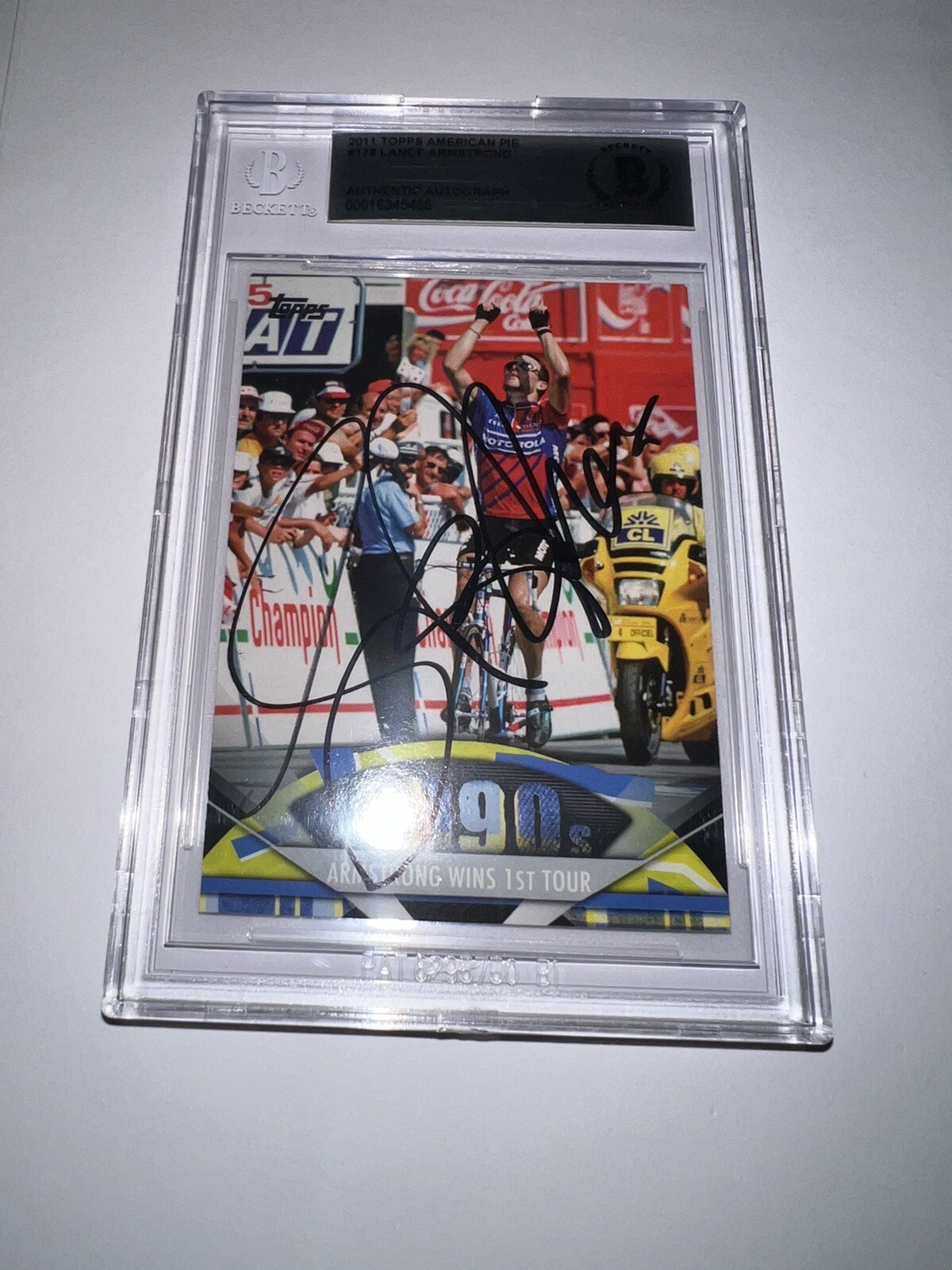 Lance Armstrong Signed 2011 Topps  American Pie Trading Card Legend Beckett #2