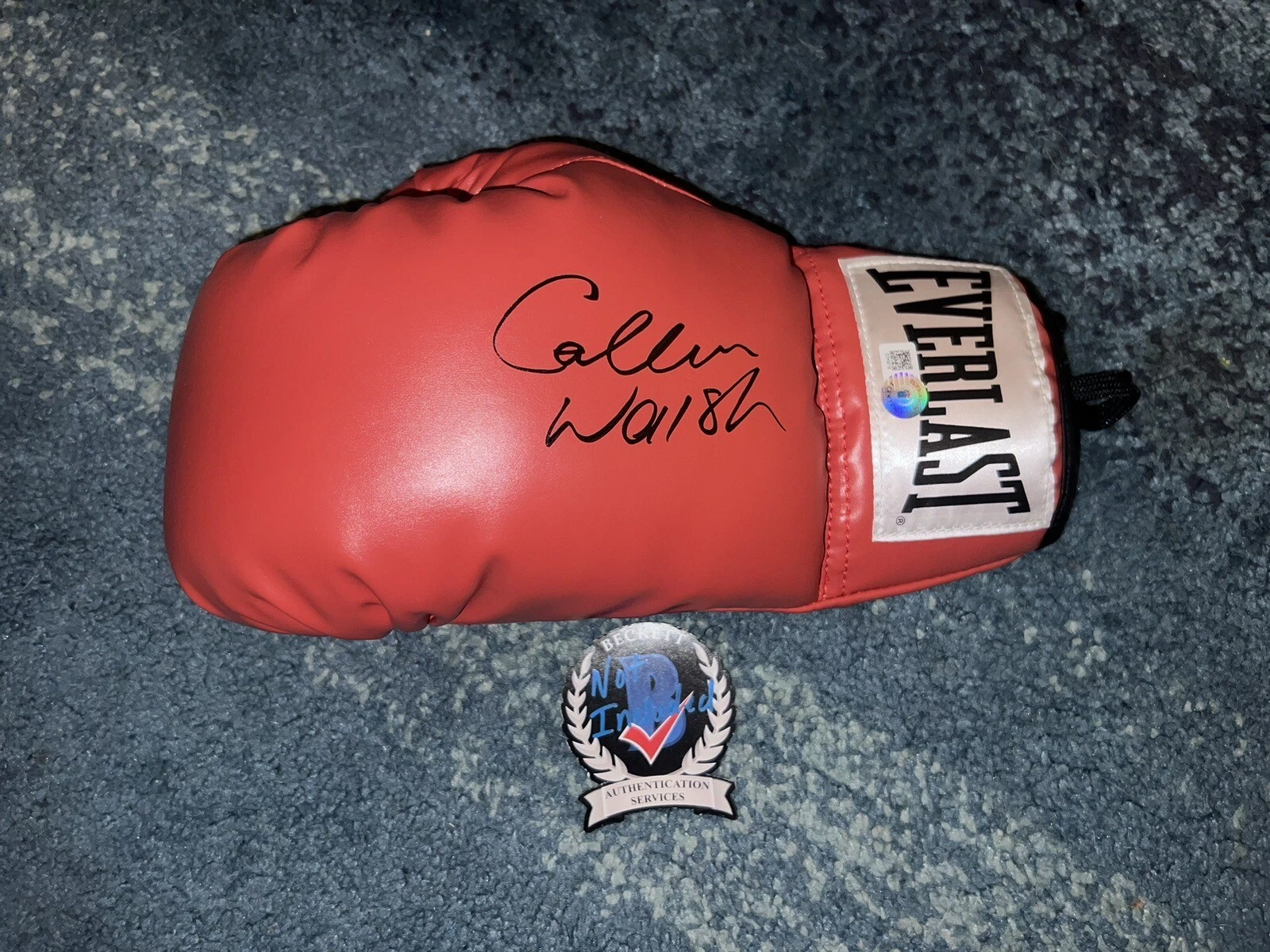 CALLUM WALSH SIGNED EVERLAST BOXING GLOVE KING UP & COMING FIGHTER BECKETT #2 COLLECTIBLE MEMORABILIA