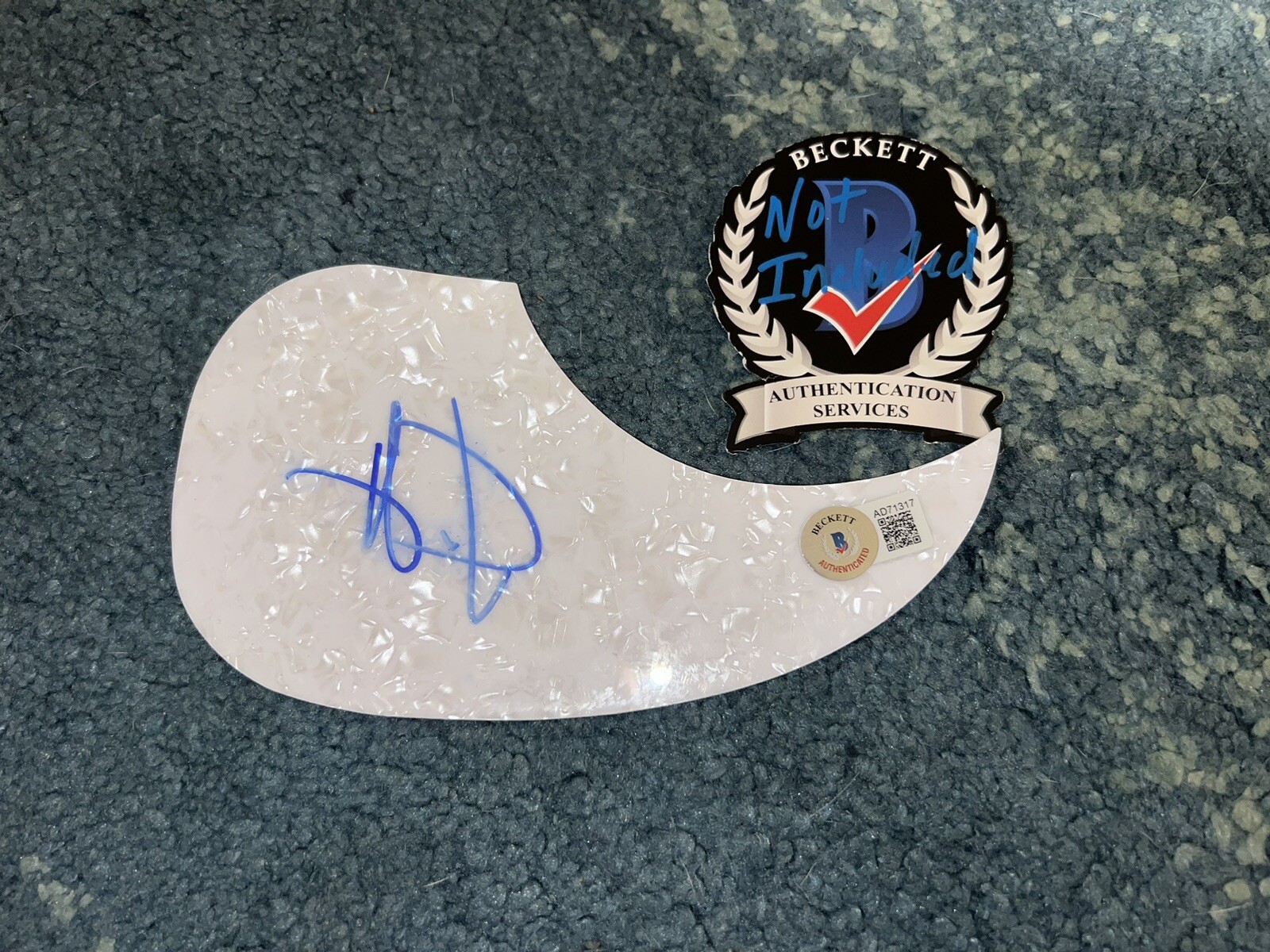 Hardy Signed Acoustic Pickguard Country Music Superstar Beckett #2