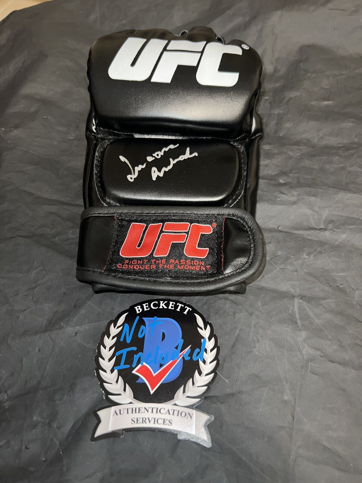 Luciana Andrade Signed UFC Boxing Glove UFC Ring Girl Beautiful Beckett #2