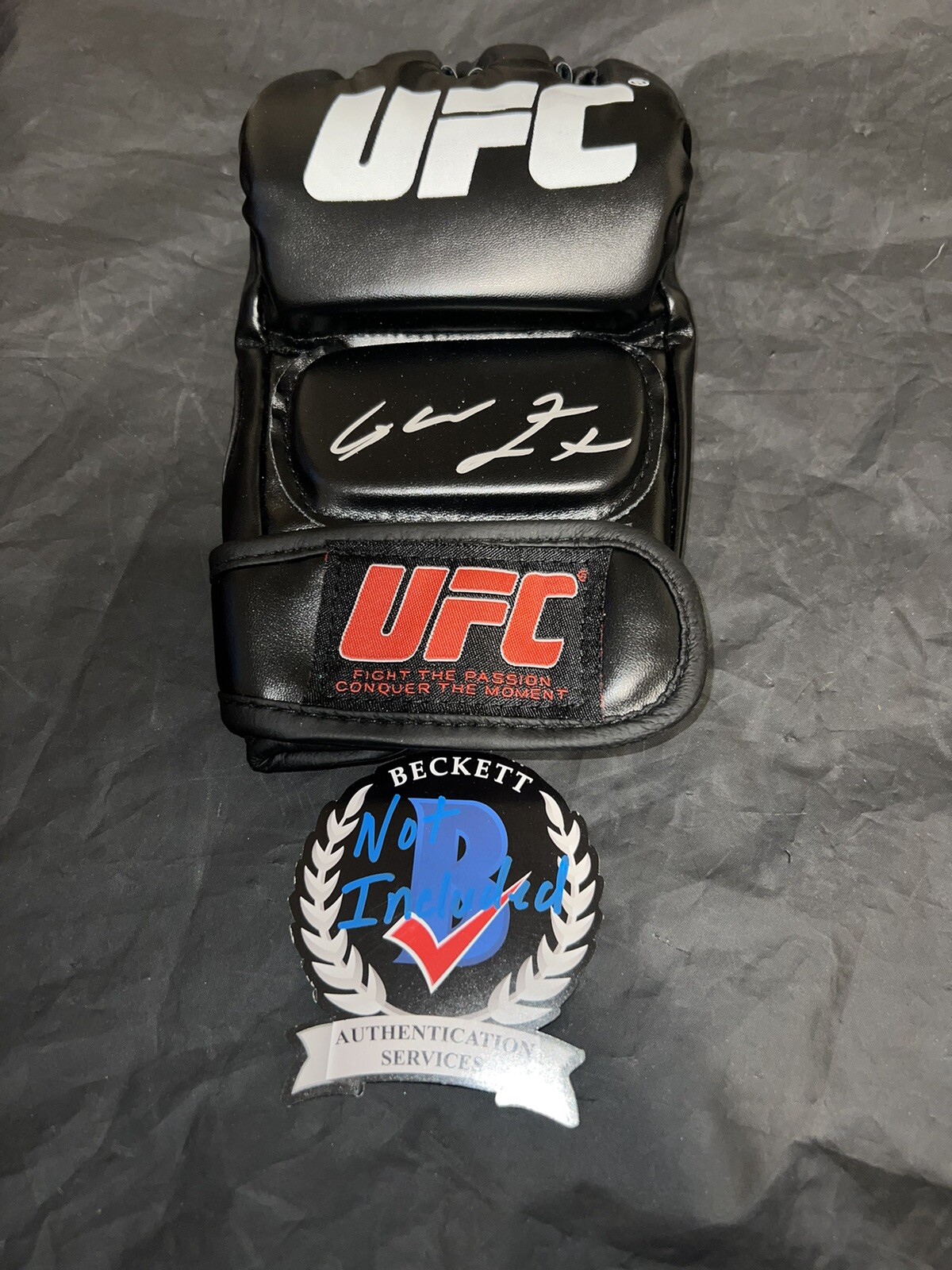 Glover Teixeira Signed UFC Boxing Glove UFC Champion Brazil Beckett