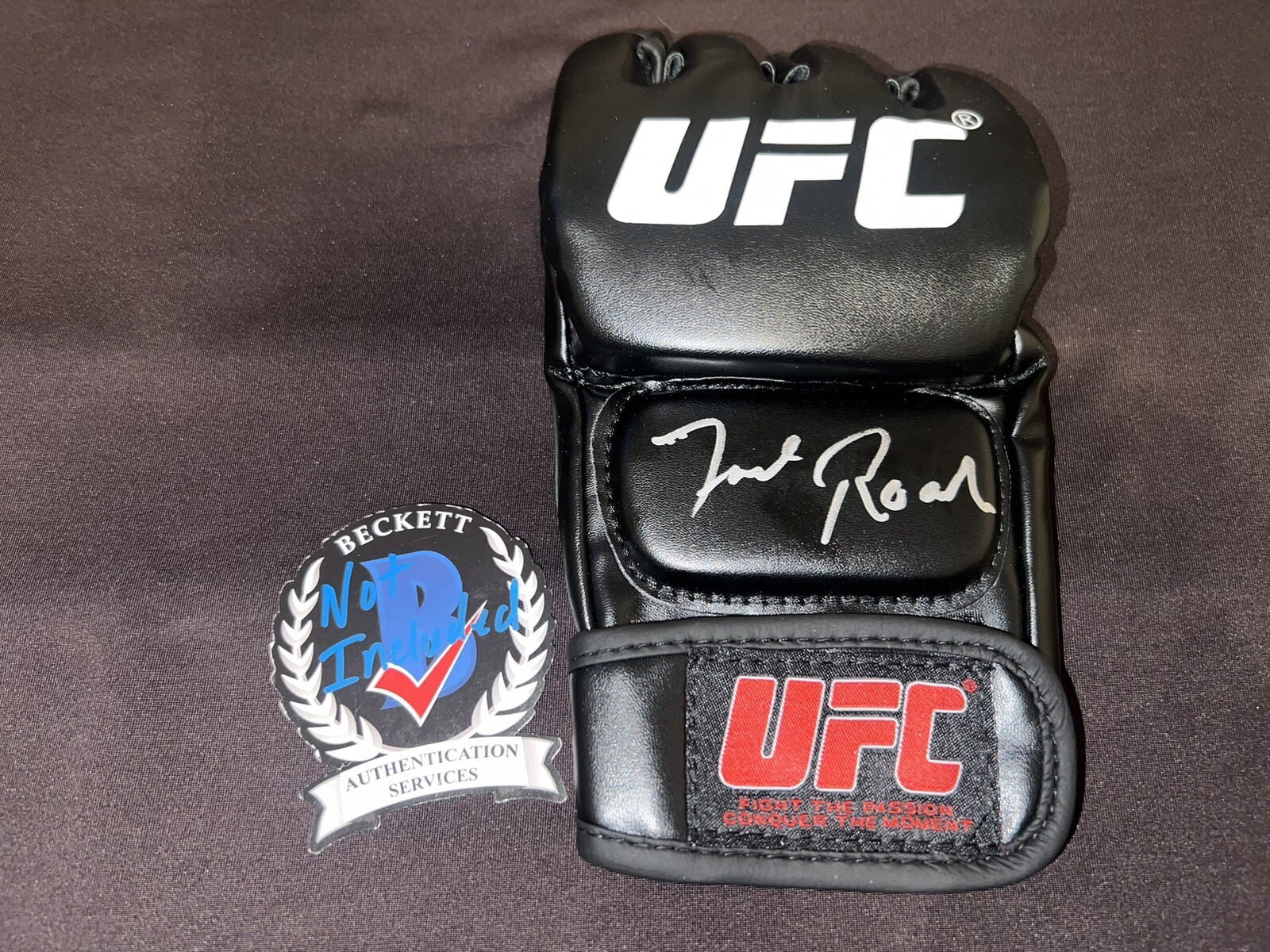 Freddie Roach Signed UFC Glove UFC Boxing Legend Trainer Beckett #2