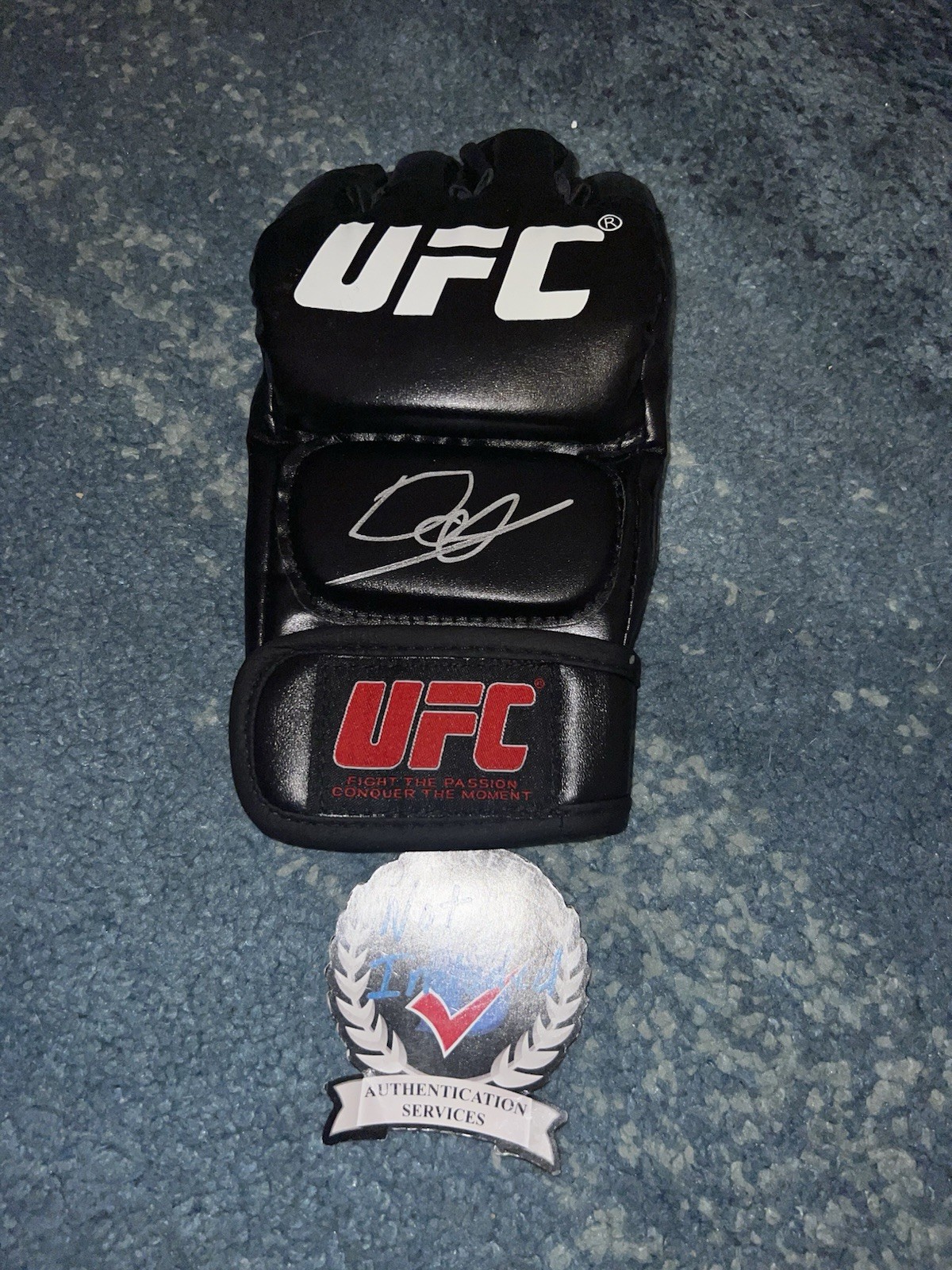 Darren Till Signed UFC Glove Featherweight Middleweight Liverpool Beckett #2