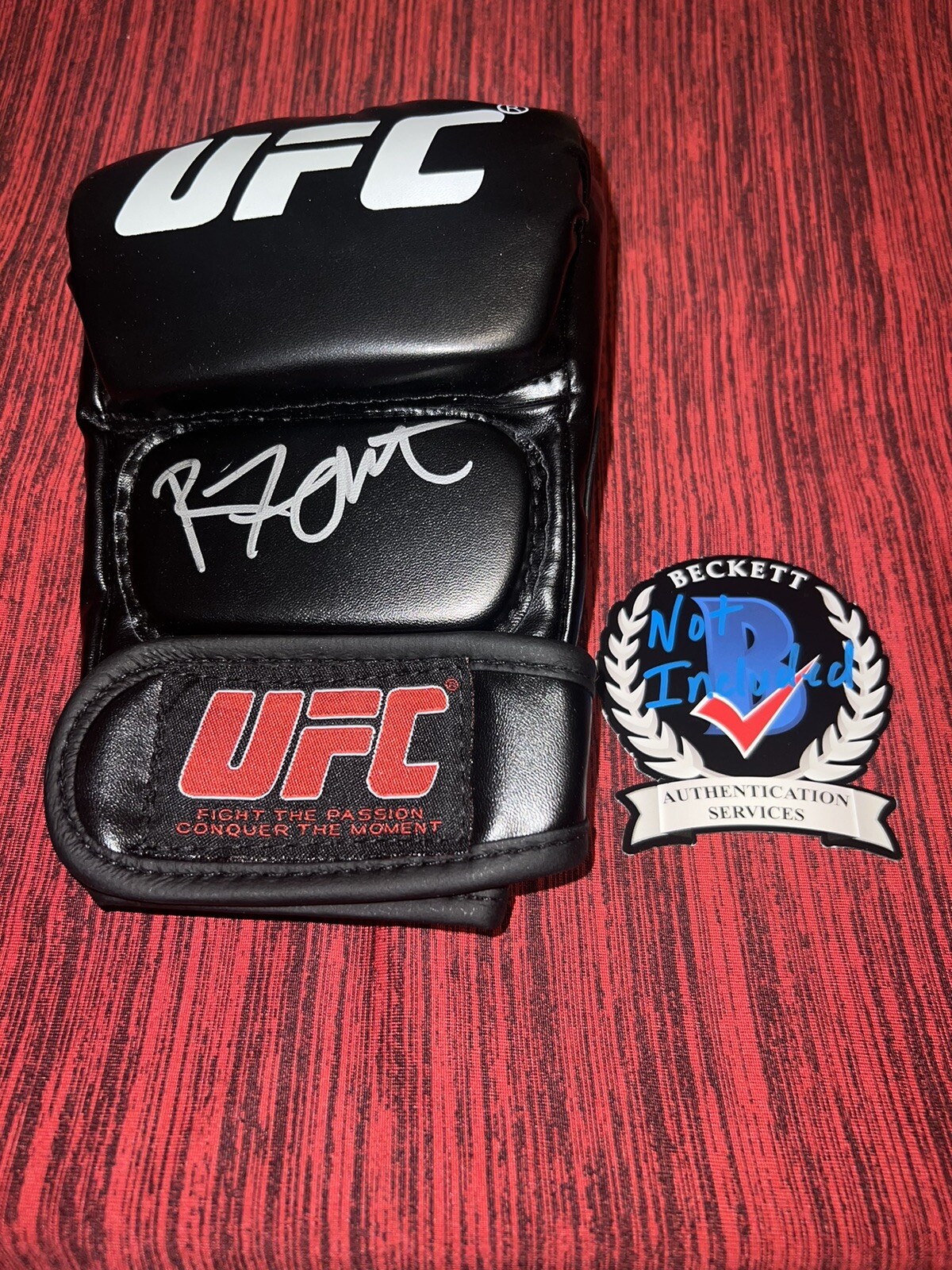 Rob Font Signed UFC Glove UFC Superstar Contender Beckett
