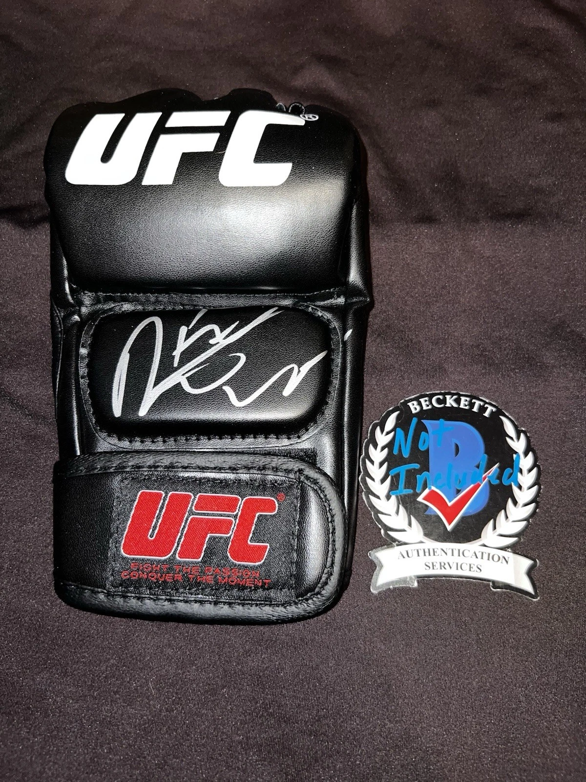 Dustin Poirier Signed UFC Boxing Glove UFC Champ The Diamond Legend Beckett