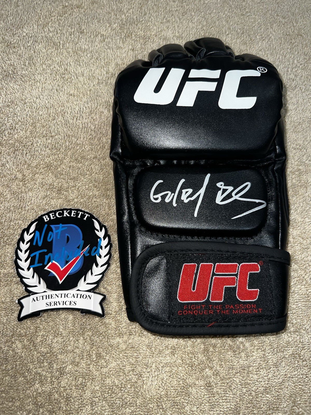 Gilbert Burns Signed UFC Glove UFC Champ Legend Boxing Beckett