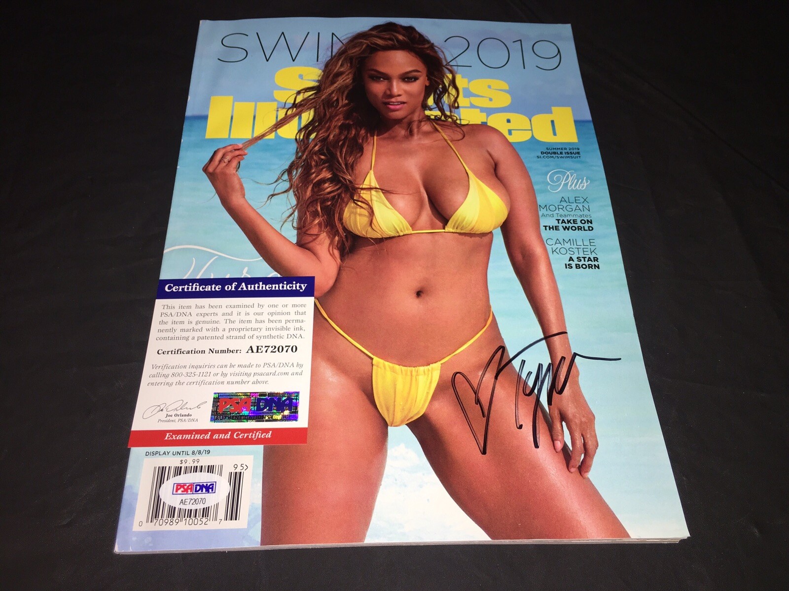 Tyra Banks Signed SI Sports Illustrated Swimsuit Edition Full Mag PSA/DNA #2