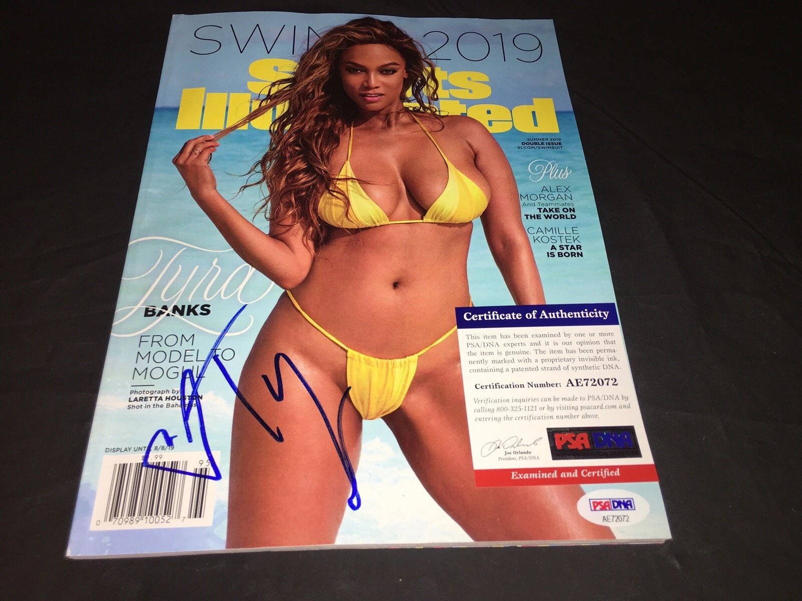 Tyra Banks Signed SI Sports Illustrated Swimsuit Edition Full Mag PSA/DNA #5