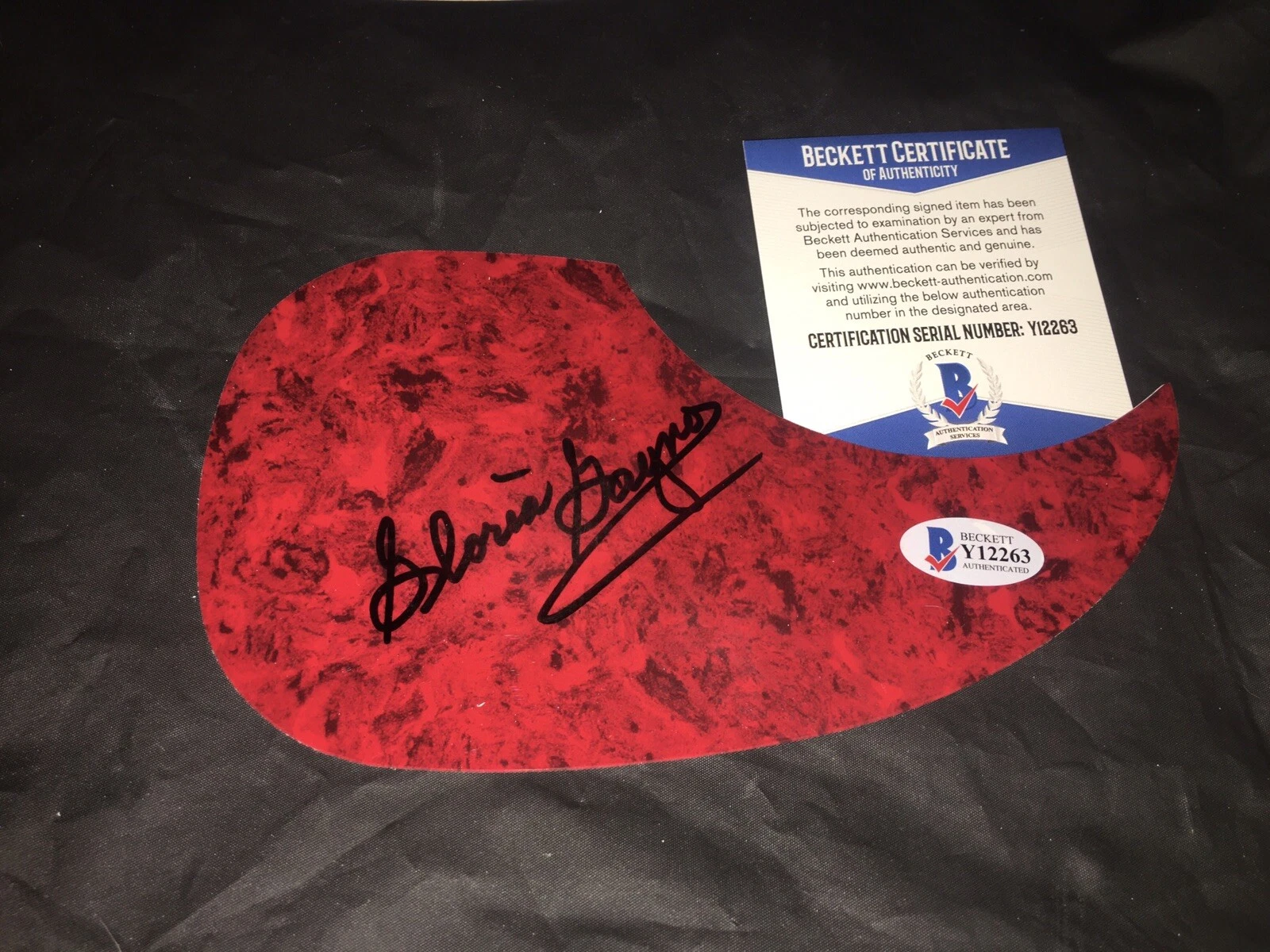 Gloria Gaynor Signed Acoustic Pickguard “I Will Survive” Beckett