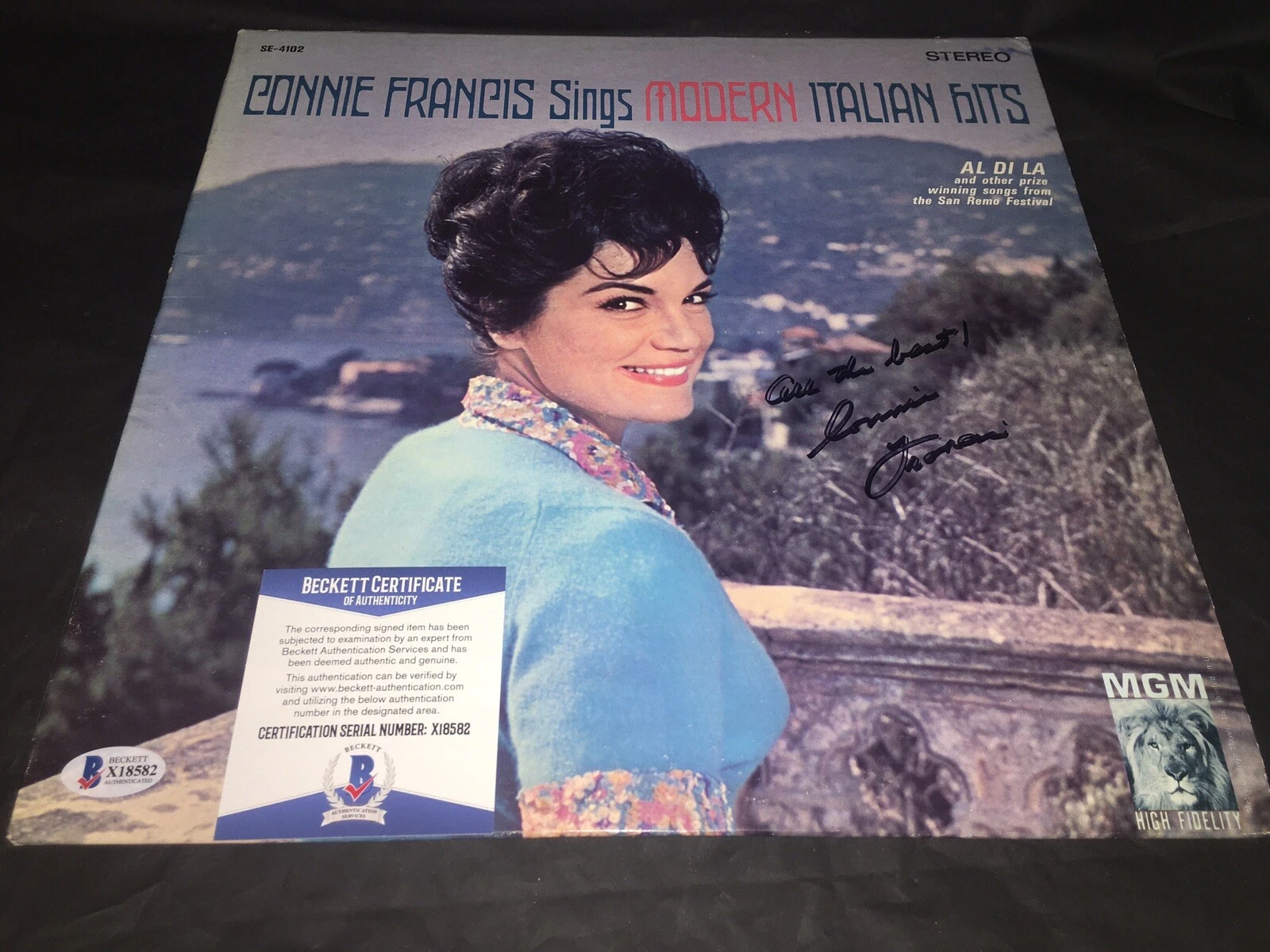 Connie Francis Signed Sings Modern Italian Hit Vinyl Album Country Music Beckett