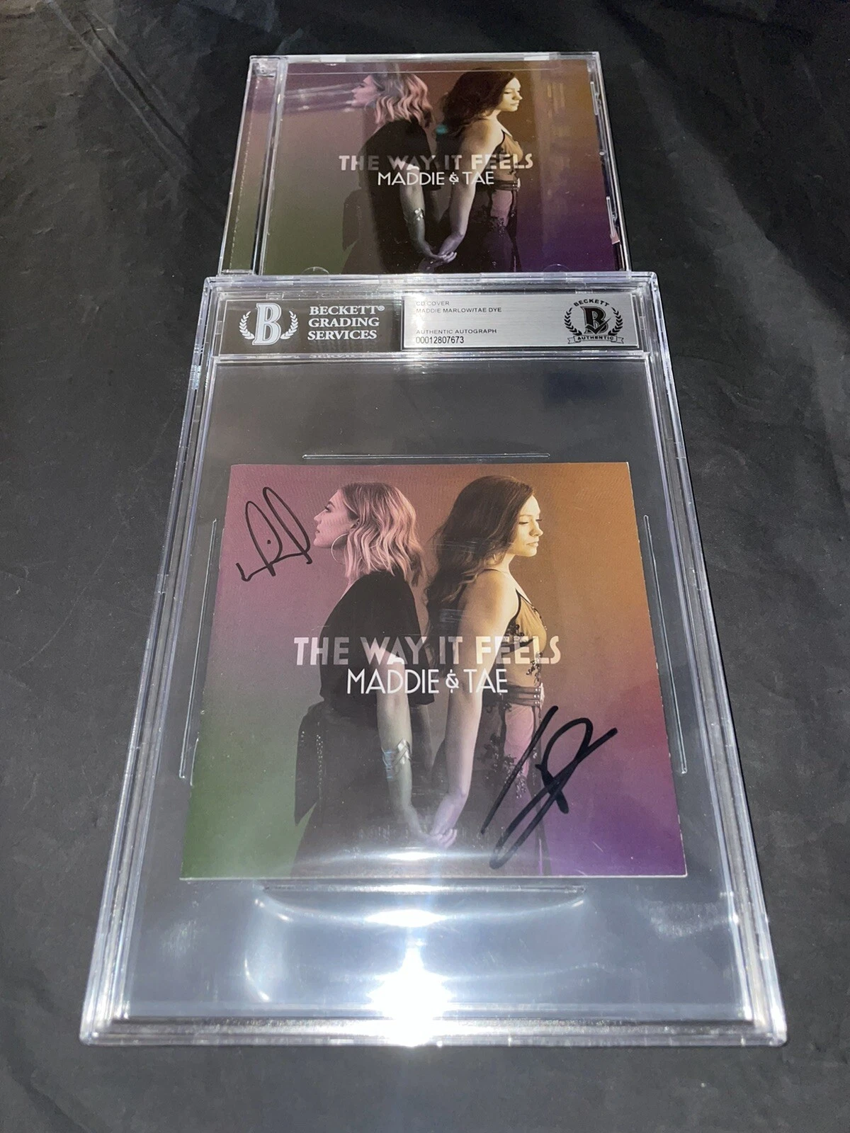Maddie & Tae Signed The Way It Feels CD Superstar Beckett Encap
