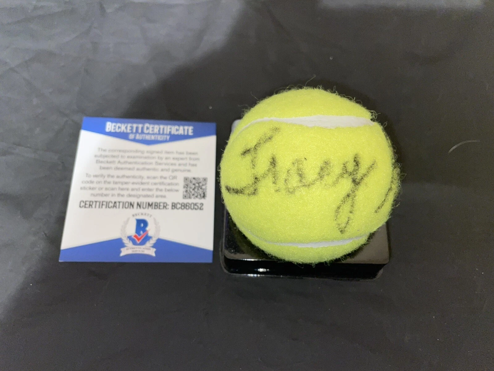 TRACY AUSTIN SIGNED TENNIS BALL CHAMPION LEGEND BECKETT #2 COLLECTIBLE MEMORABILIA