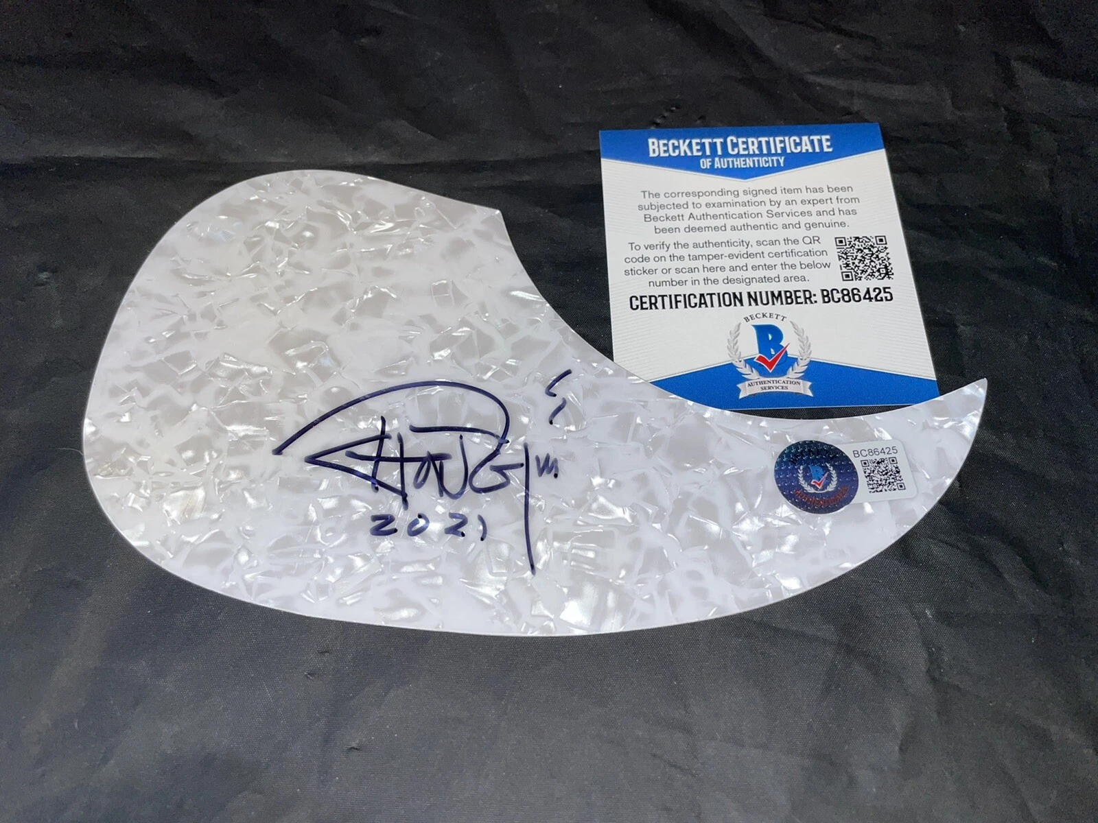 Tommy Chong Signed Acoustic Pickguard Cheech & Chong Superstar Beckett