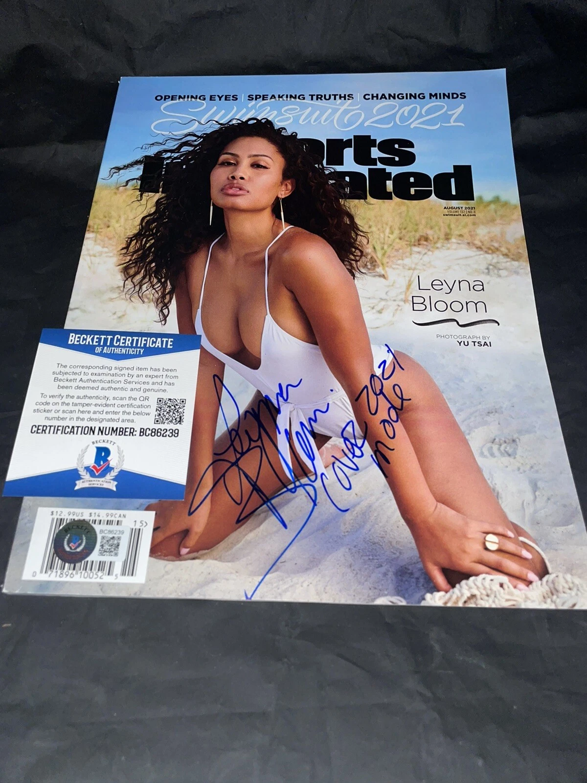 Leyna Bloom Signed SI Sports Illustrated Swimsuit Edition Full Mag Beckett #3