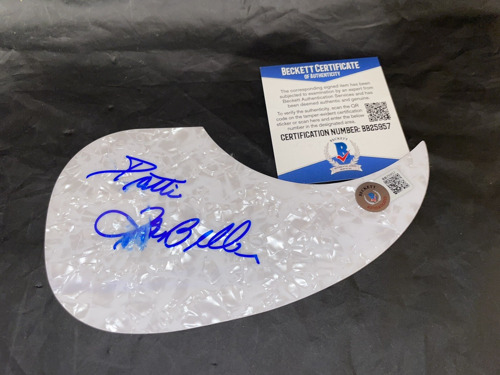 Patti LaBelle Signed Acoustic Pickguard Legendary Superstar Beckett #2