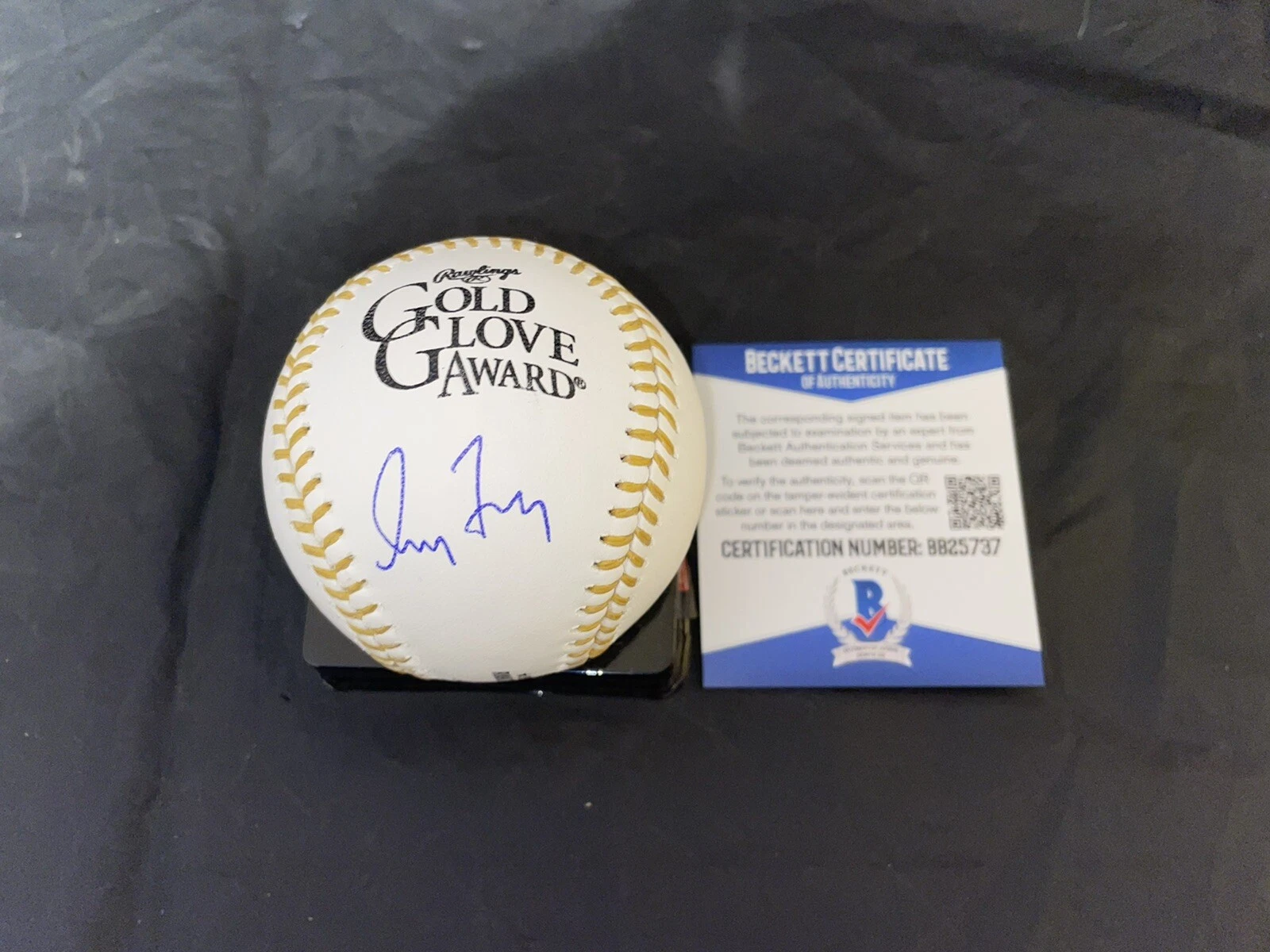 Greg Maddux Signed Official Gold Glove Baseball Braves Cubs HOF’er Beckett
