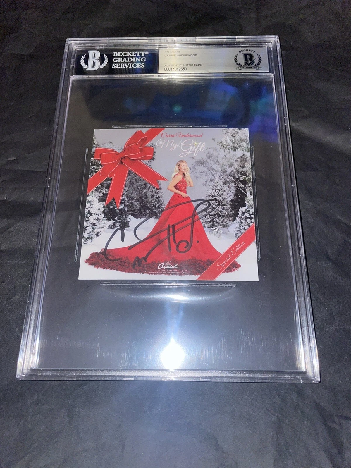 Carrie Underwood Signed My Gift Christmas CD Superstar Beckett Encap #2
