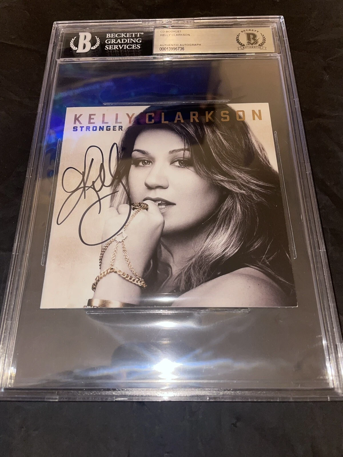 Kelly Clarkson Signed Stronger CD Booklet American Idol Beckett Encap