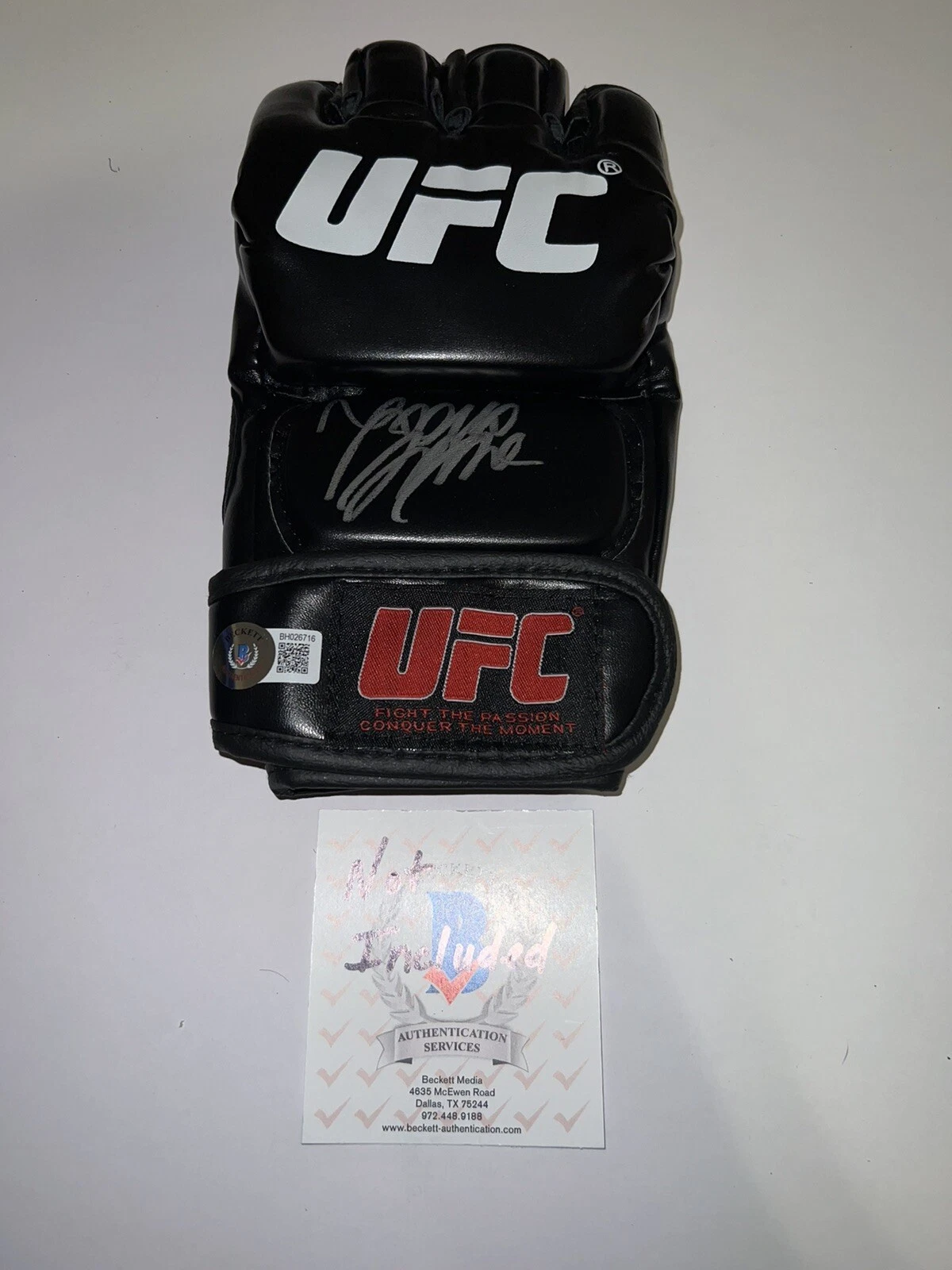 Joanna Jędrzejczyk Signed UFC Glove Strawweight Champion Poland Beckett