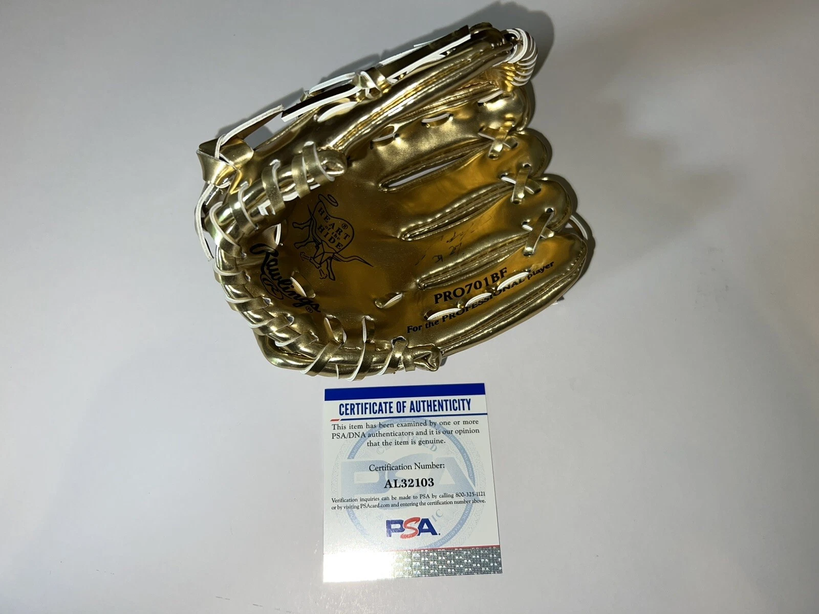 Seiya Suzuki Signed Official Rawlings Mini Gold Glove Chicago Cubs PSA/DNA