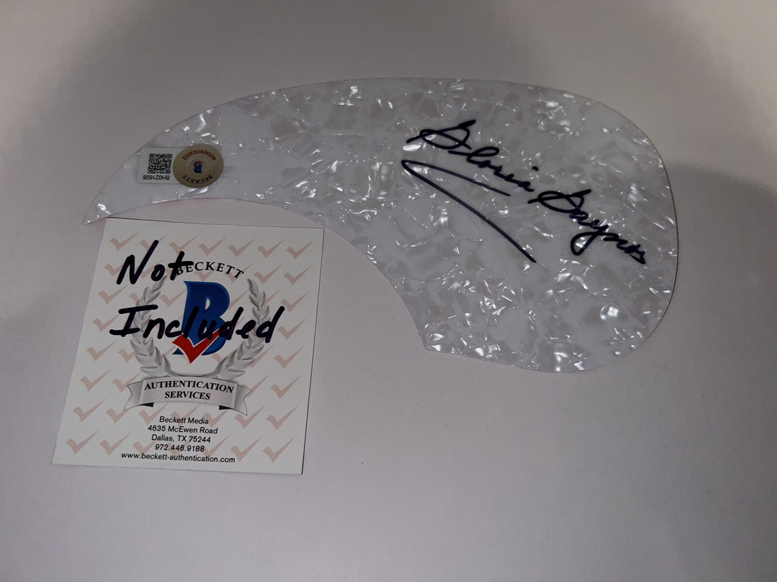 Gloria Gaynor Signed Acoustic Pickguard “I Will Survive” Legend Beckett
