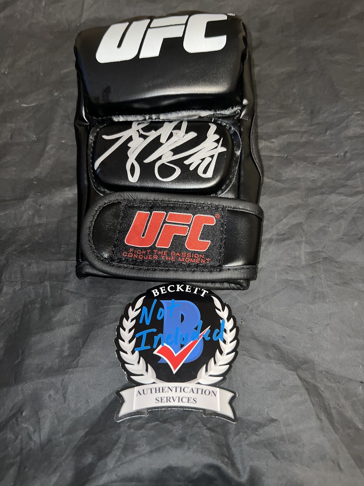 Li Jingliang Signed UFC Boxing Glove UFC Champ “The Leech” Beckett #2