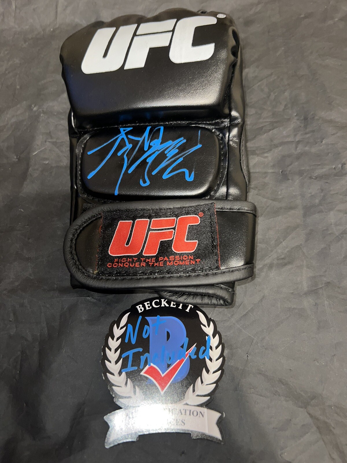 Li Jingliang Signed UFC Boxing Glove UFC Champ “The Leech” Beckett #6