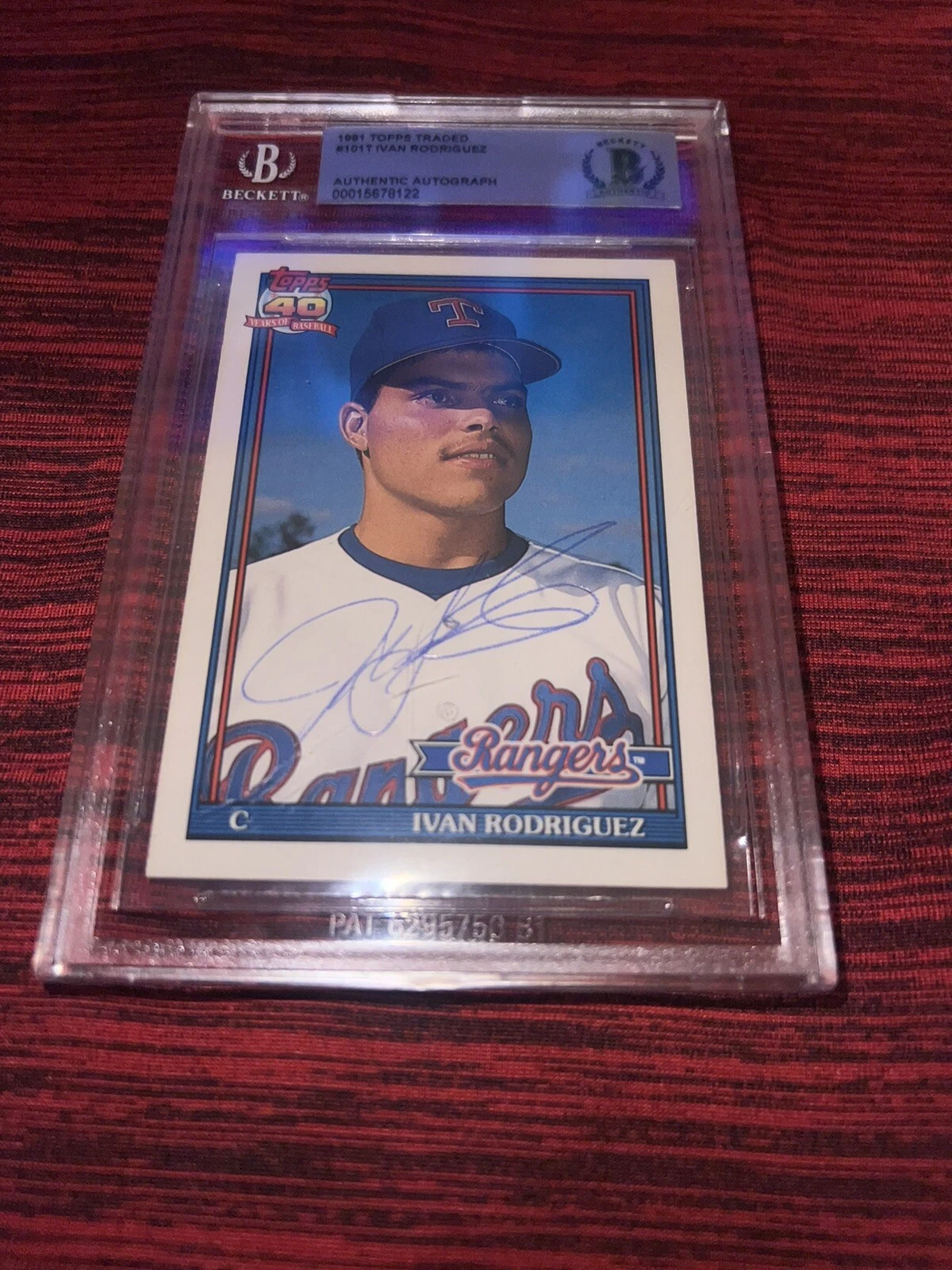 Ivan Rodriguez Signed 1991 Topps Traded Trading Card Rookie Rangers Beckett