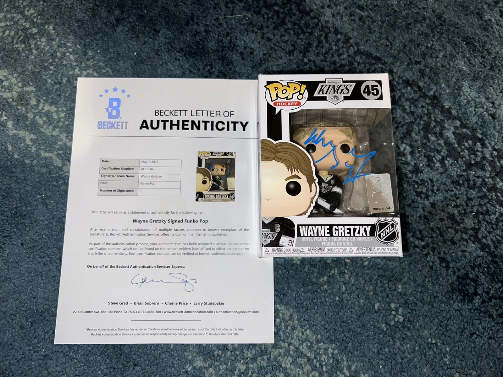 Wayne Gretzky Signed Official Los Angeles Kings Funko Pop Great One Beckett #2