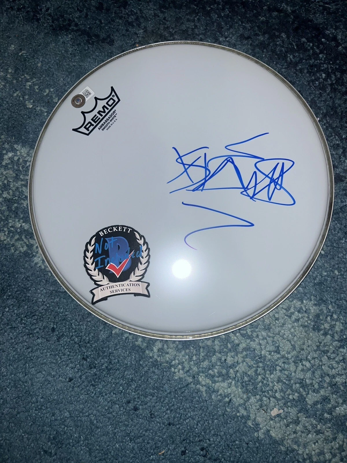 TRAVIS BARKER SIGNED REMO 12” DRUMHEAD BLINK 182 DRUMMER LEGEND BECKETT COLLECTIBLE MEMORABILIA