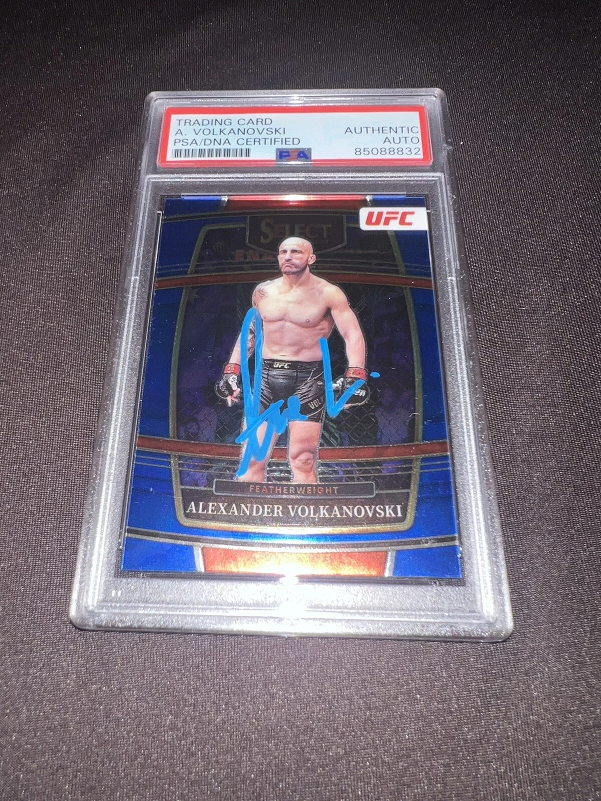 Alexander Volkanovski Signed 2022 Panini Select Blue Prizm UFC Card PSA/DNA