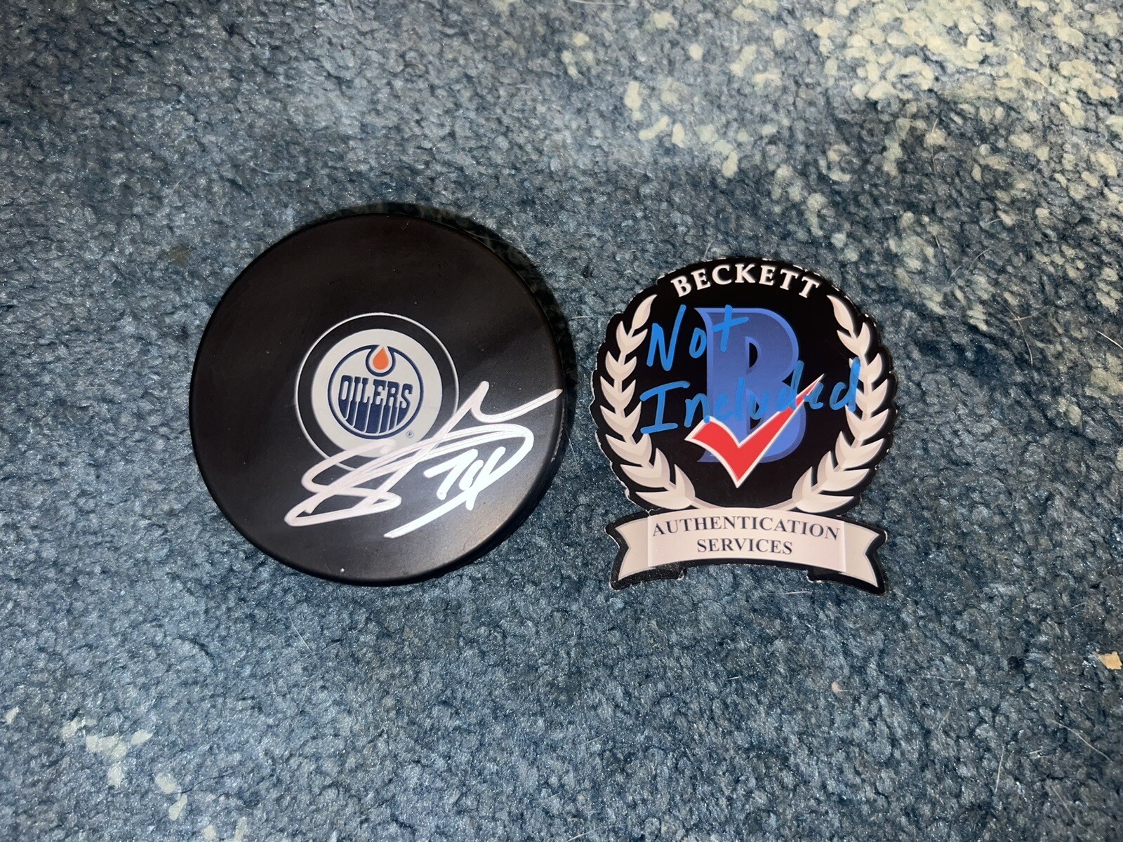 Stuart Skinner Signed Official Edmonton Oilers Hockey Puck Star Beckett