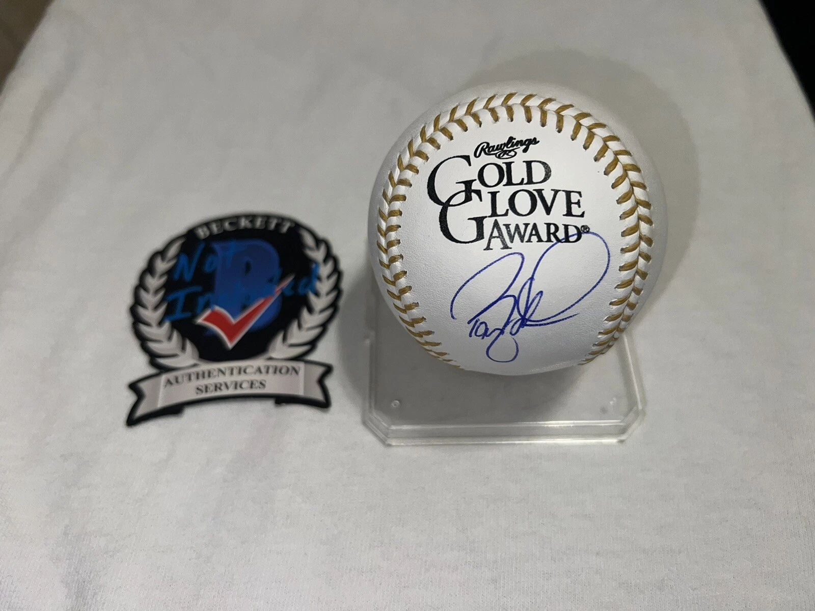 Barry Larkin Signed Official Gold Glove Baseball Cincinnati Reds Beckett