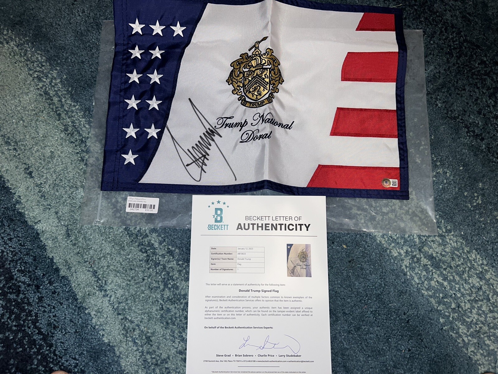 Donald Trump Signed Official Trump National Doral Pin Flag 45 President Beckett