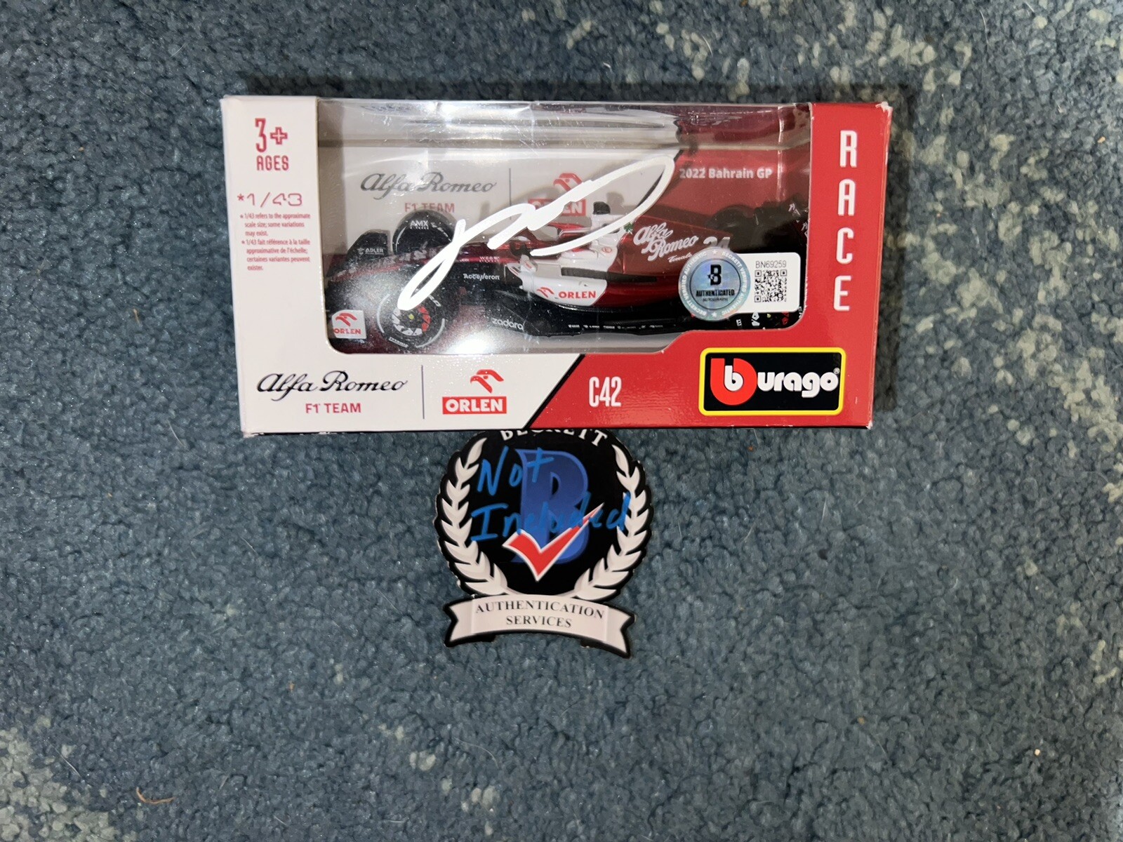 Zhou Guanyu Signed Official Alpha Romeo 1:43 Car Star Driver Stake Beckett