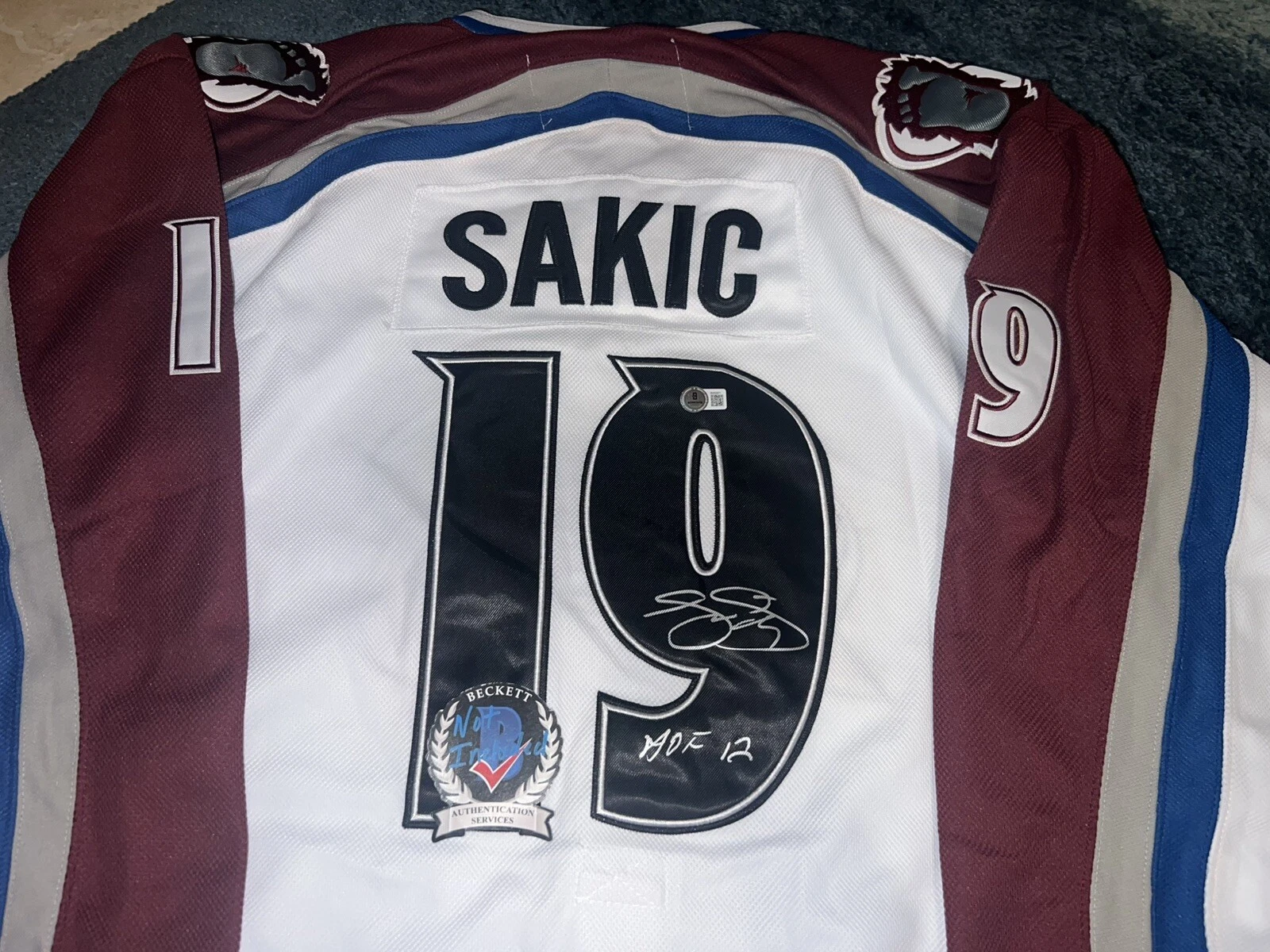 Joe Sakic Signed Colorado Avalanche Jersey All Star Hall Of Fame Beckett #2