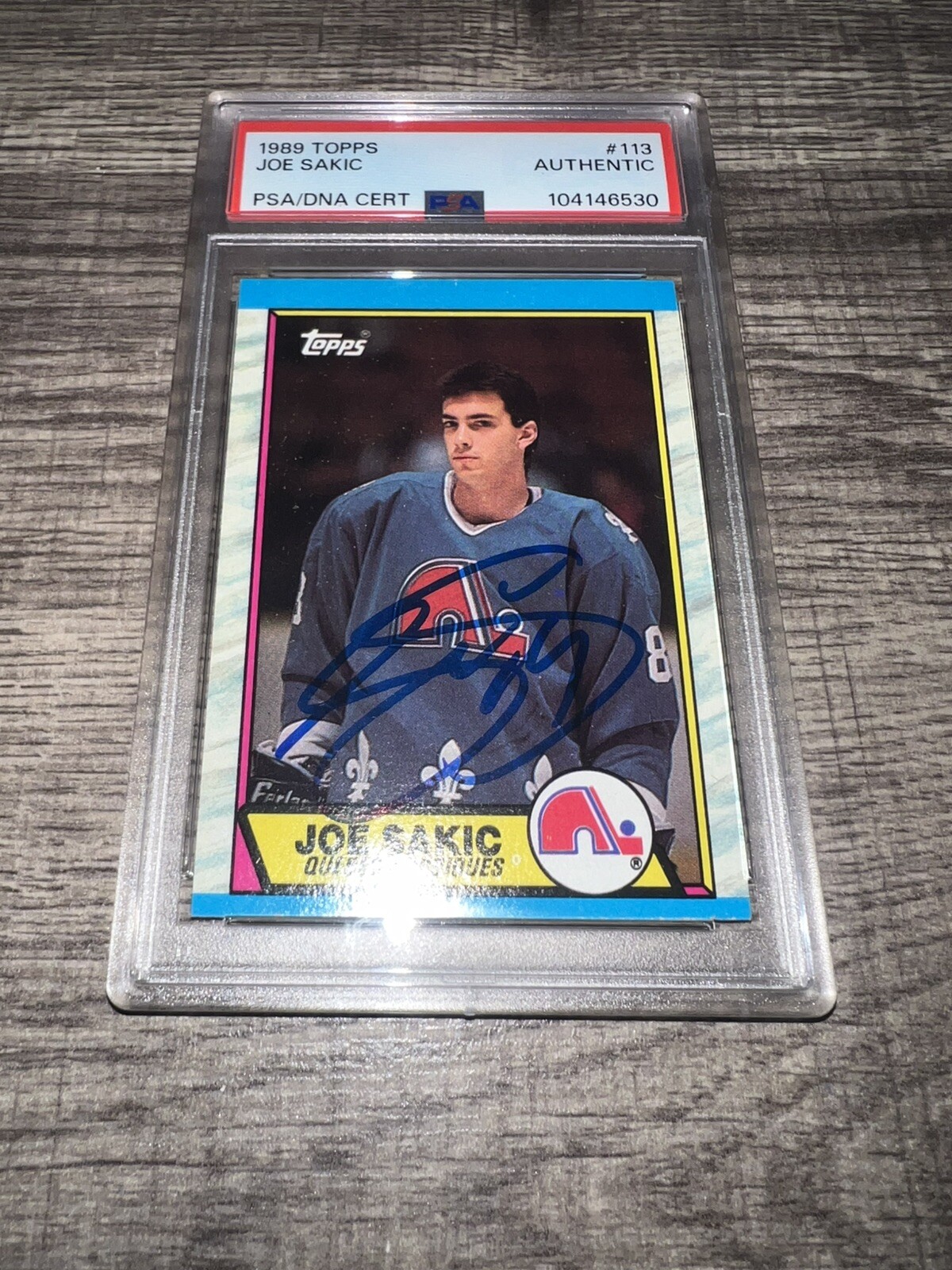 Joe Sakic Signed 1989 Topps Rookie Card Colorado Avalanche Star PSA/DNA