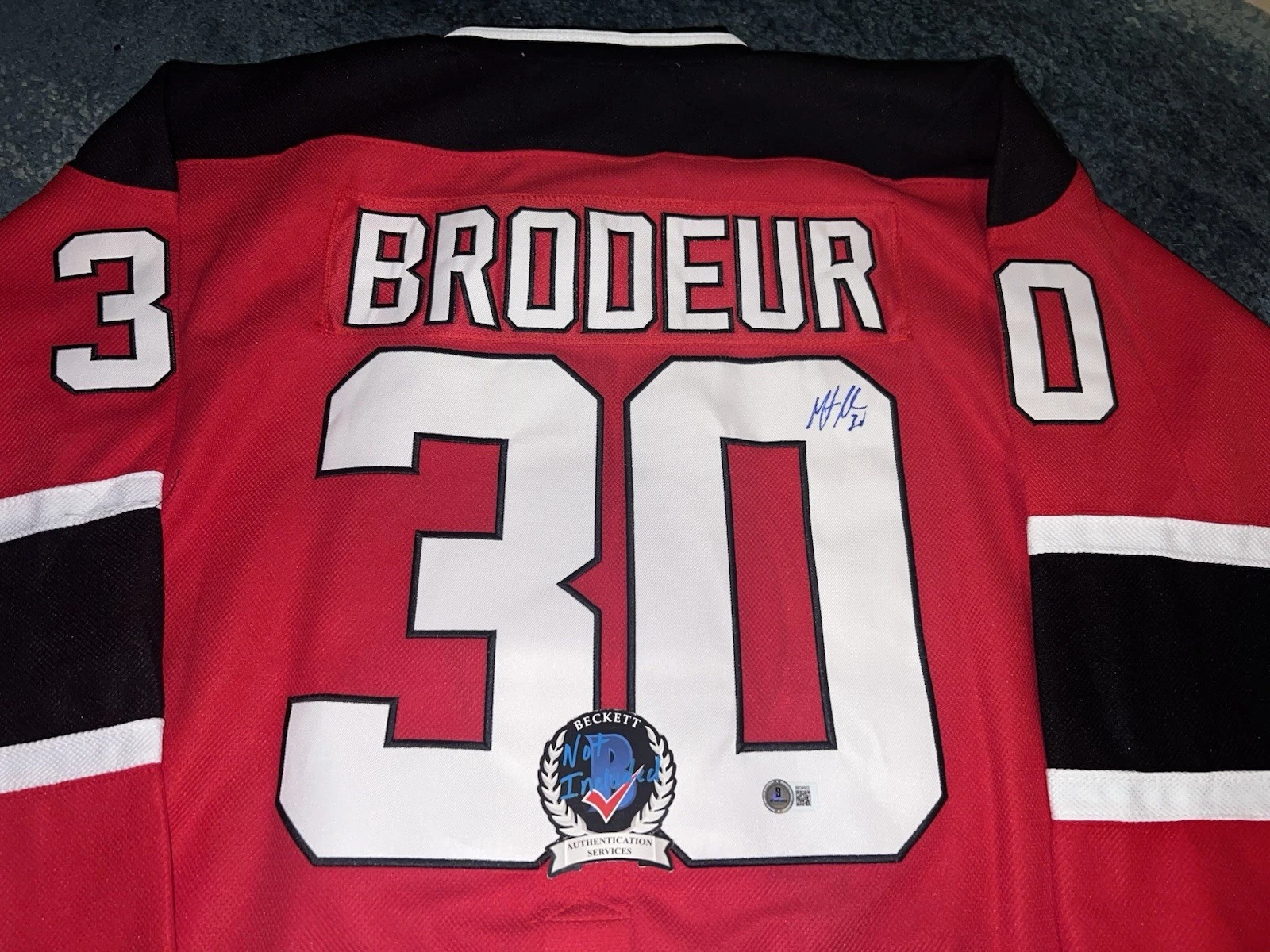 Martin Brodeur Signed New Jersey Devils Jersey All Star Hall Of Fame Beckett