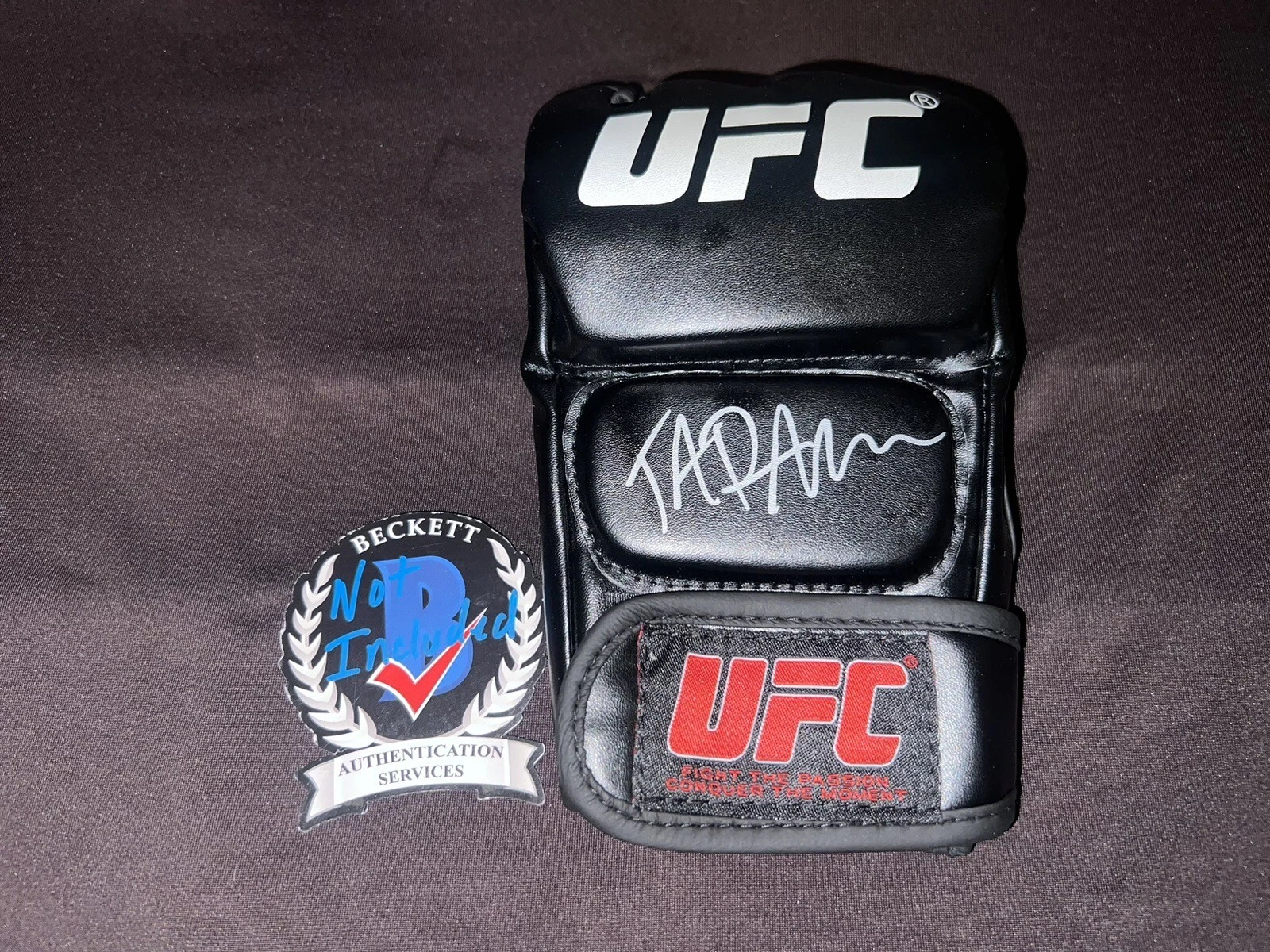 Jalin Turner Signed UFC Glove “Tarantula” UFC Champ Superstar Beckett