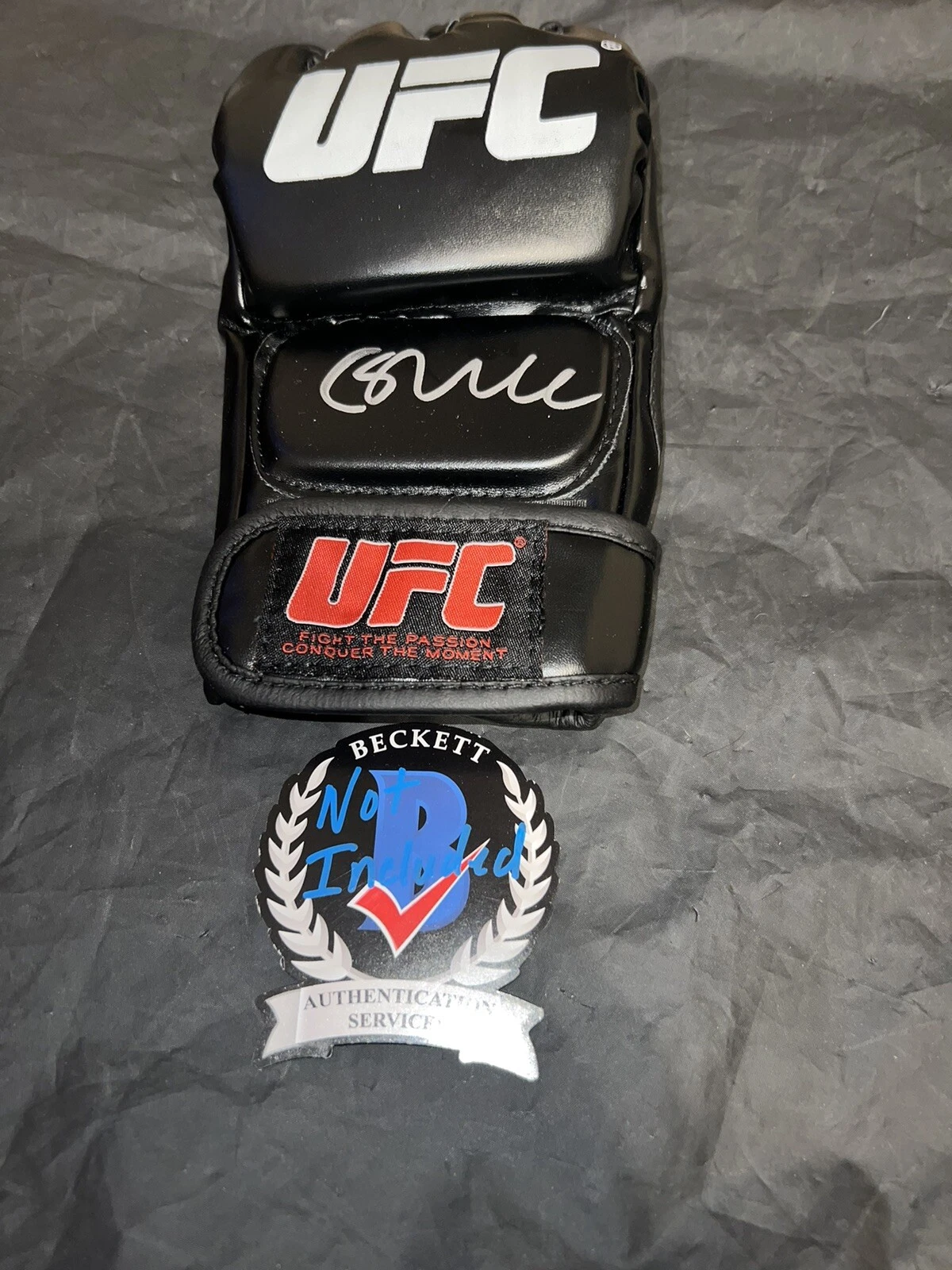 Choi Seung-Woo Signed UFC Boxing Glove UFC “Sting” UFC Champion Beckett