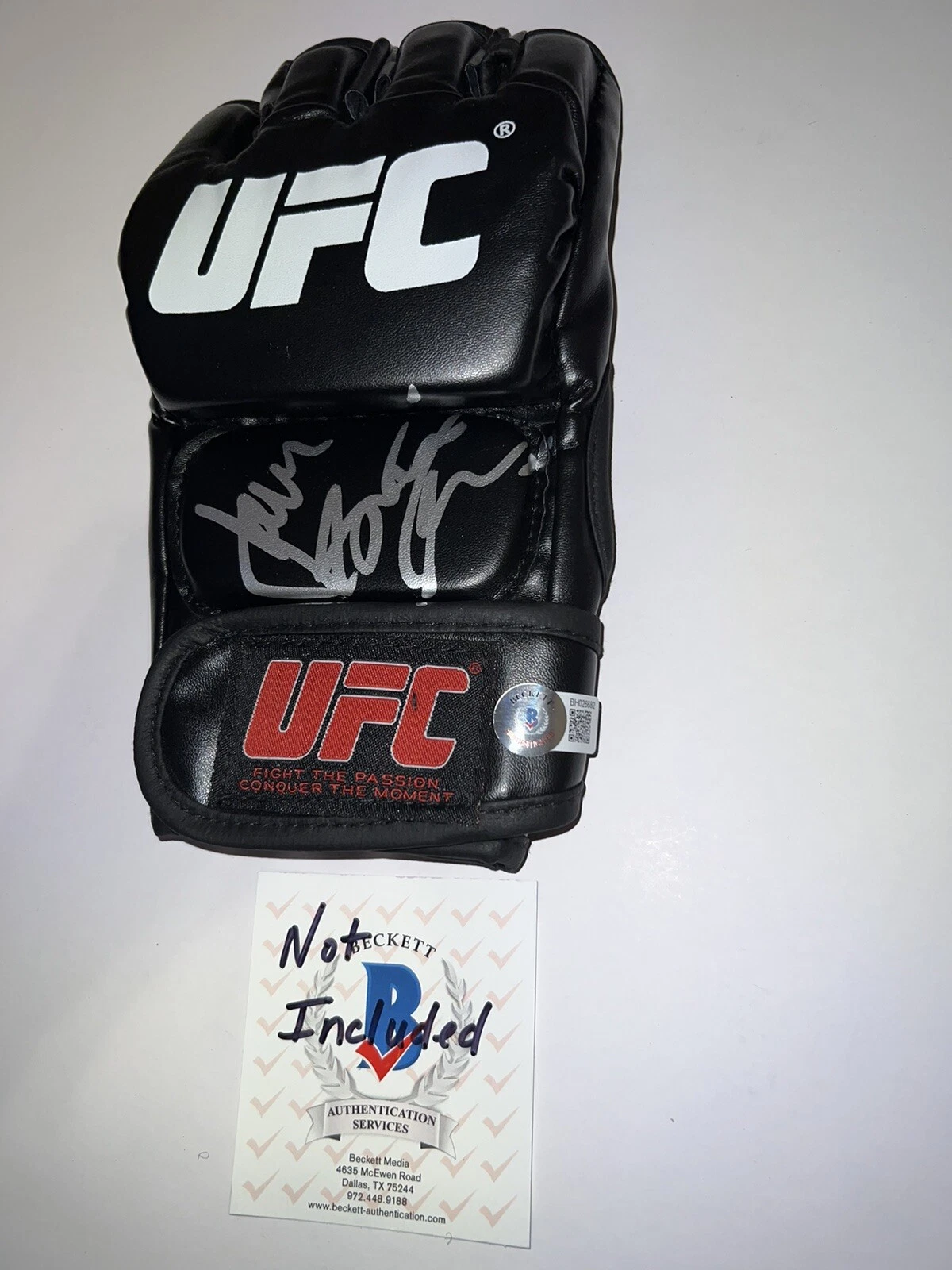 James Toney Signed UFC Glove Heavyweight “Lights Out” Beckett