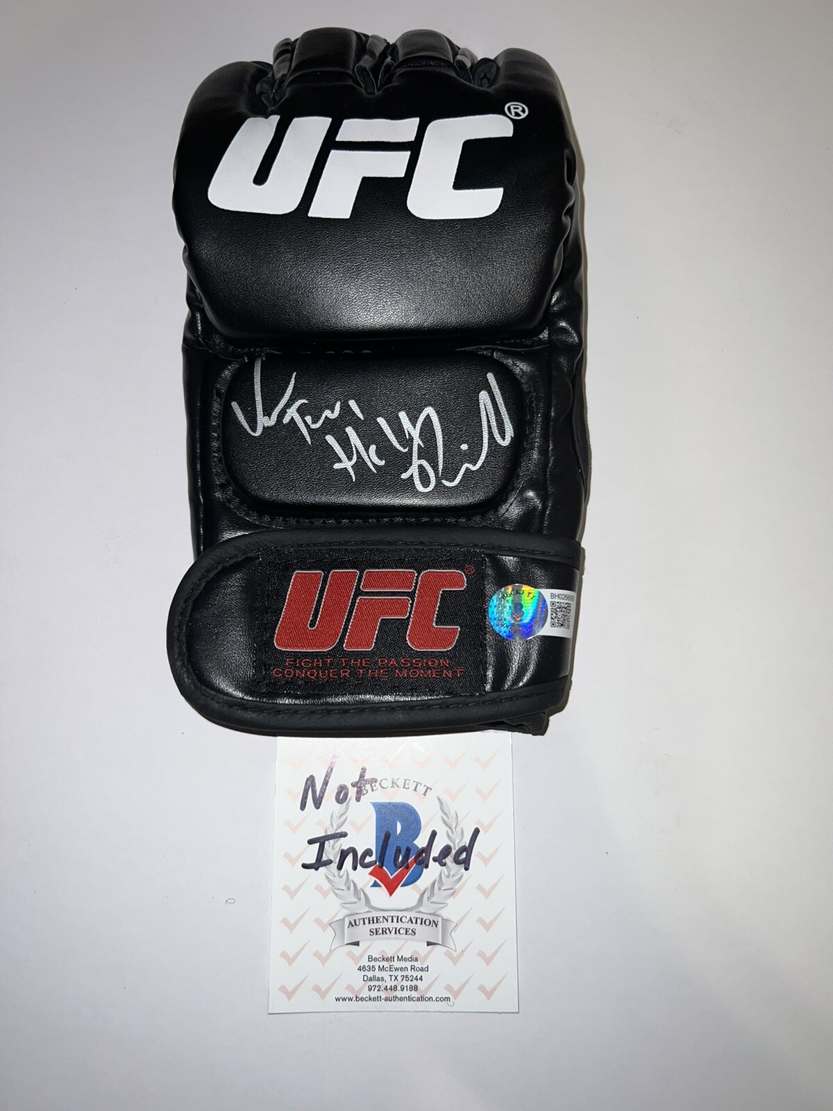 Vinc Pichel Signed UFC Glove Lightweight Contender “From Hell” Beckett