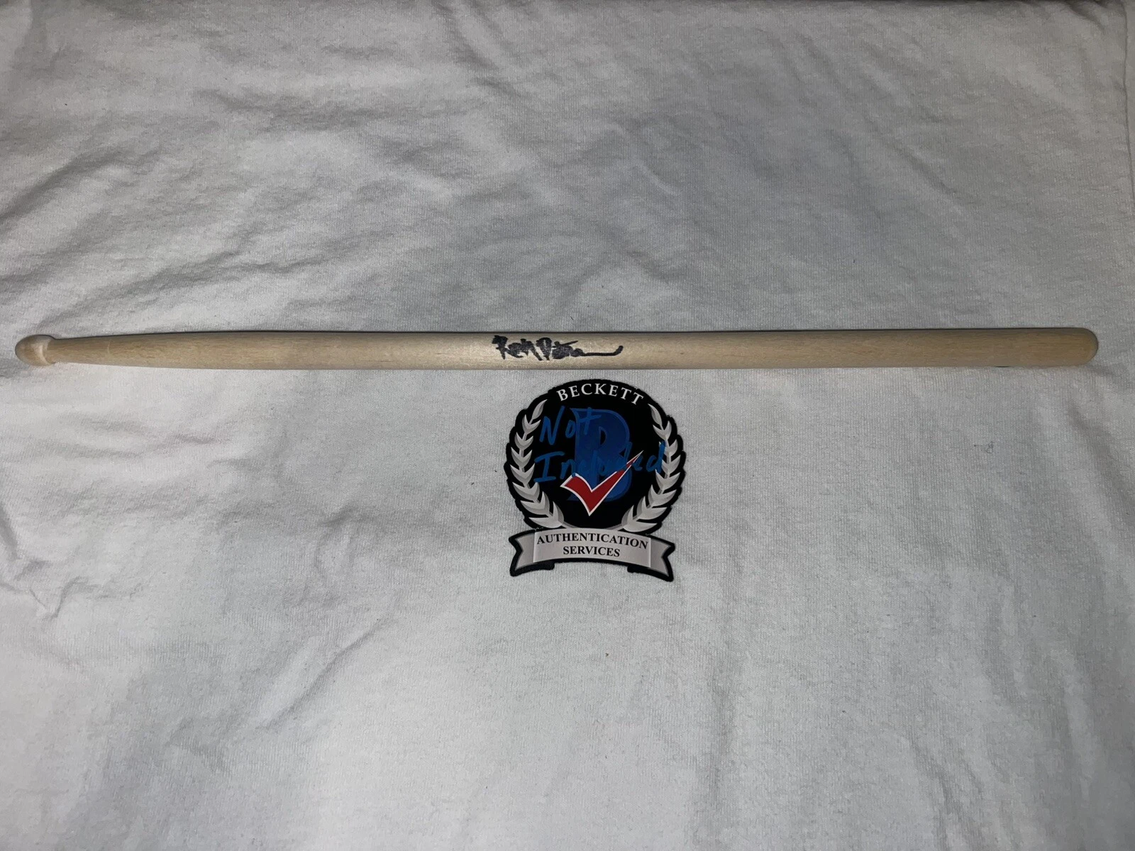 ROXY PETRUCCI SIGNED DRUMSTICK VIXEN, MADAM X DRUMMER LEGEND BECKETT COLLECTIBLE MEMORABILIA