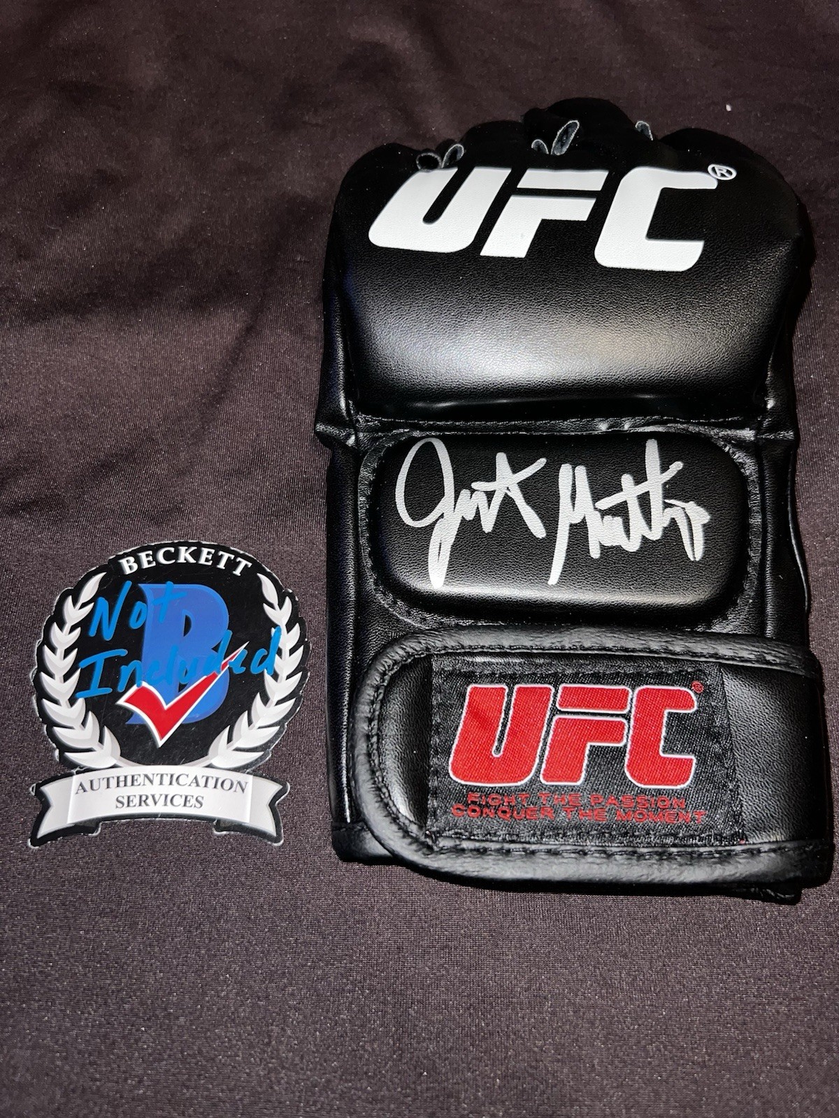 Justin Gaethje Signed UFC Boxing Glove UFC Champ The Highlight Beckett #2