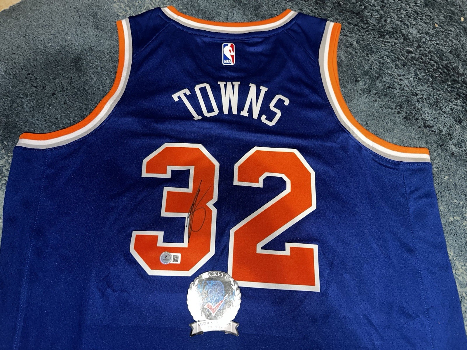 Karl-Anthony Towns Signed New York Knicks Jersey Legend Superstar Beckett